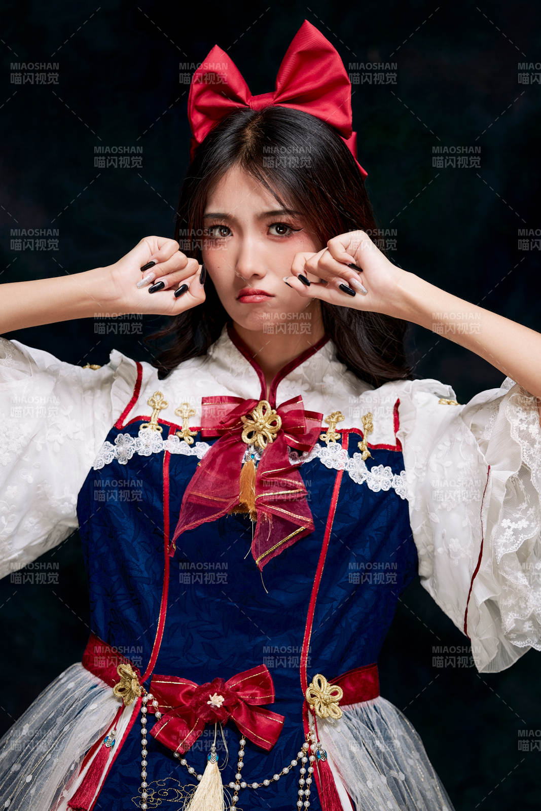 影棚內角色扮演白雪公主的少女洛麗塔