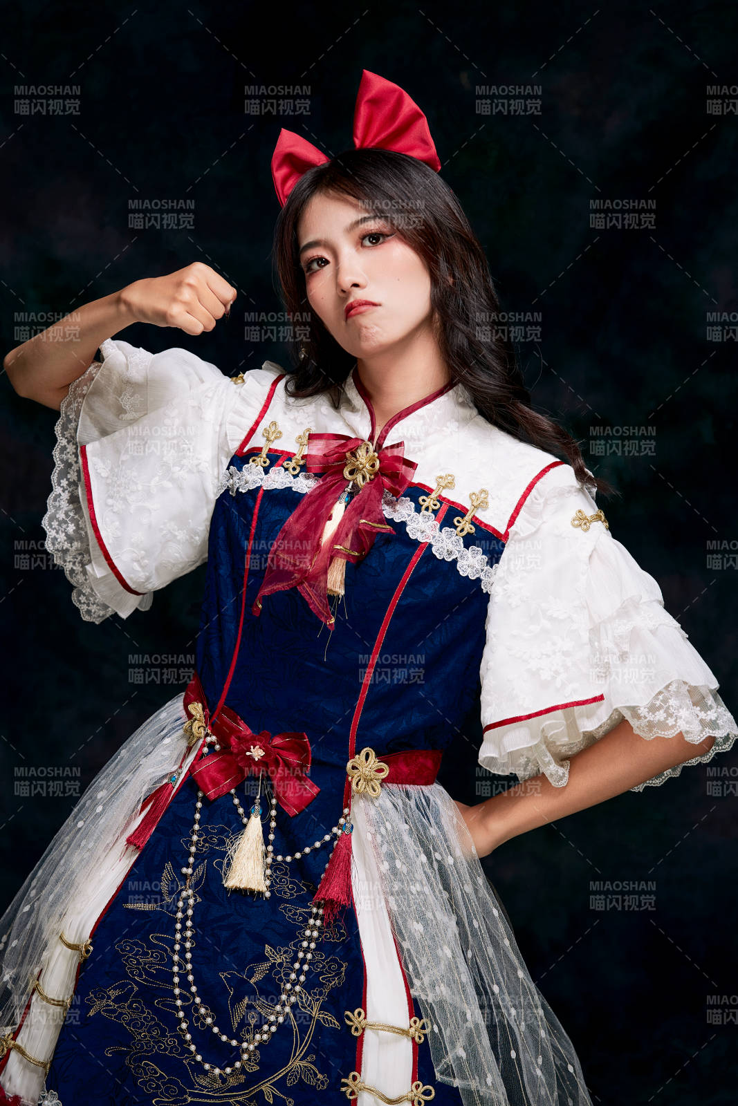 影棚內角色扮演白雪公主的少女洛麗塔