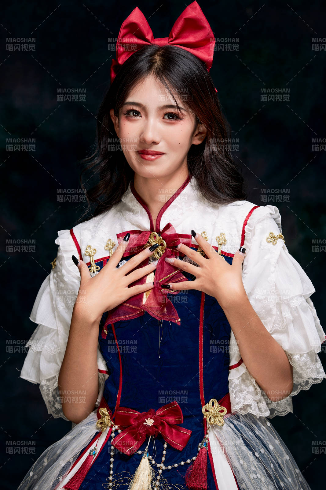 影棚內角色扮演白雪公主的少女洛麗塔