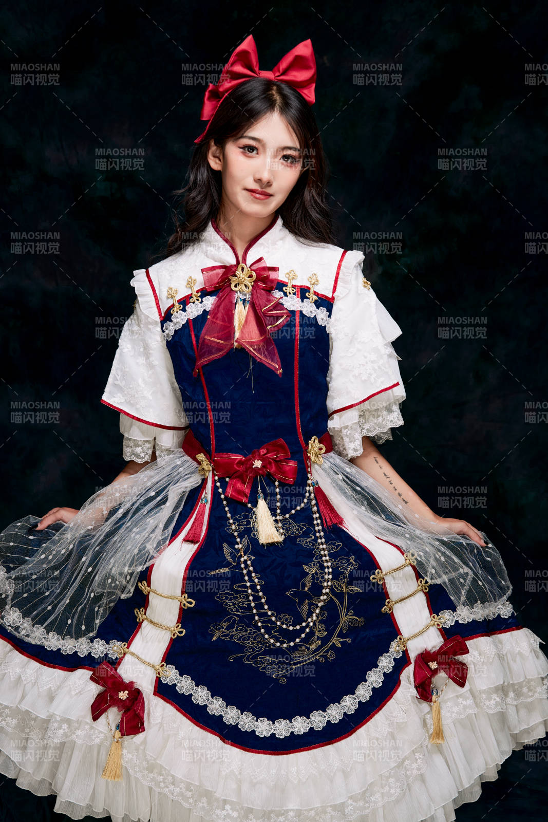 影棚內(nèi)角色扮演白雪公主的少女洛麗塔