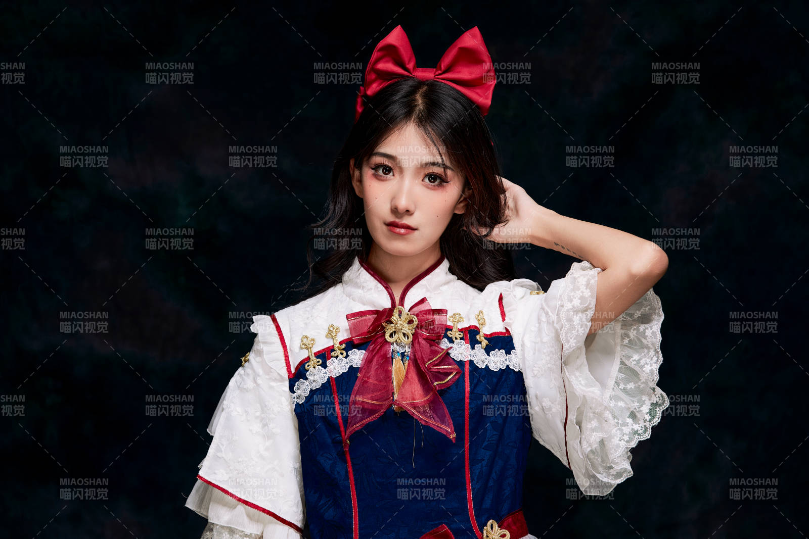 影棚內角色扮演白雪公主的少女洛麗塔