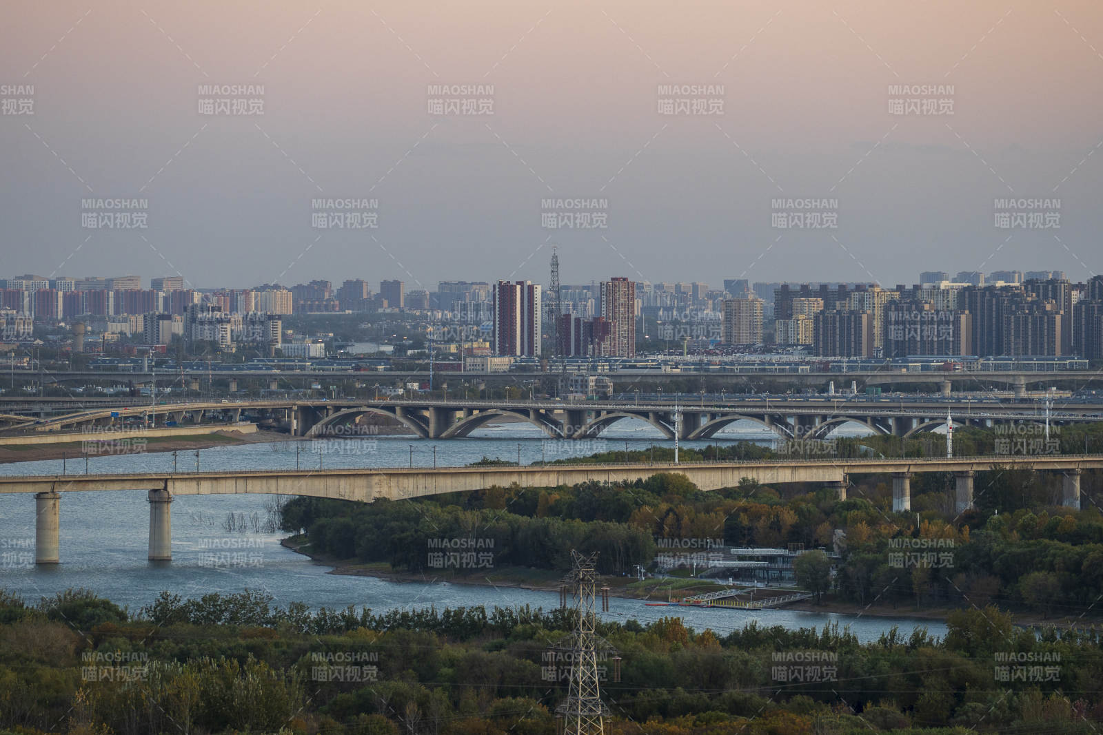 北京永定河畔橋景