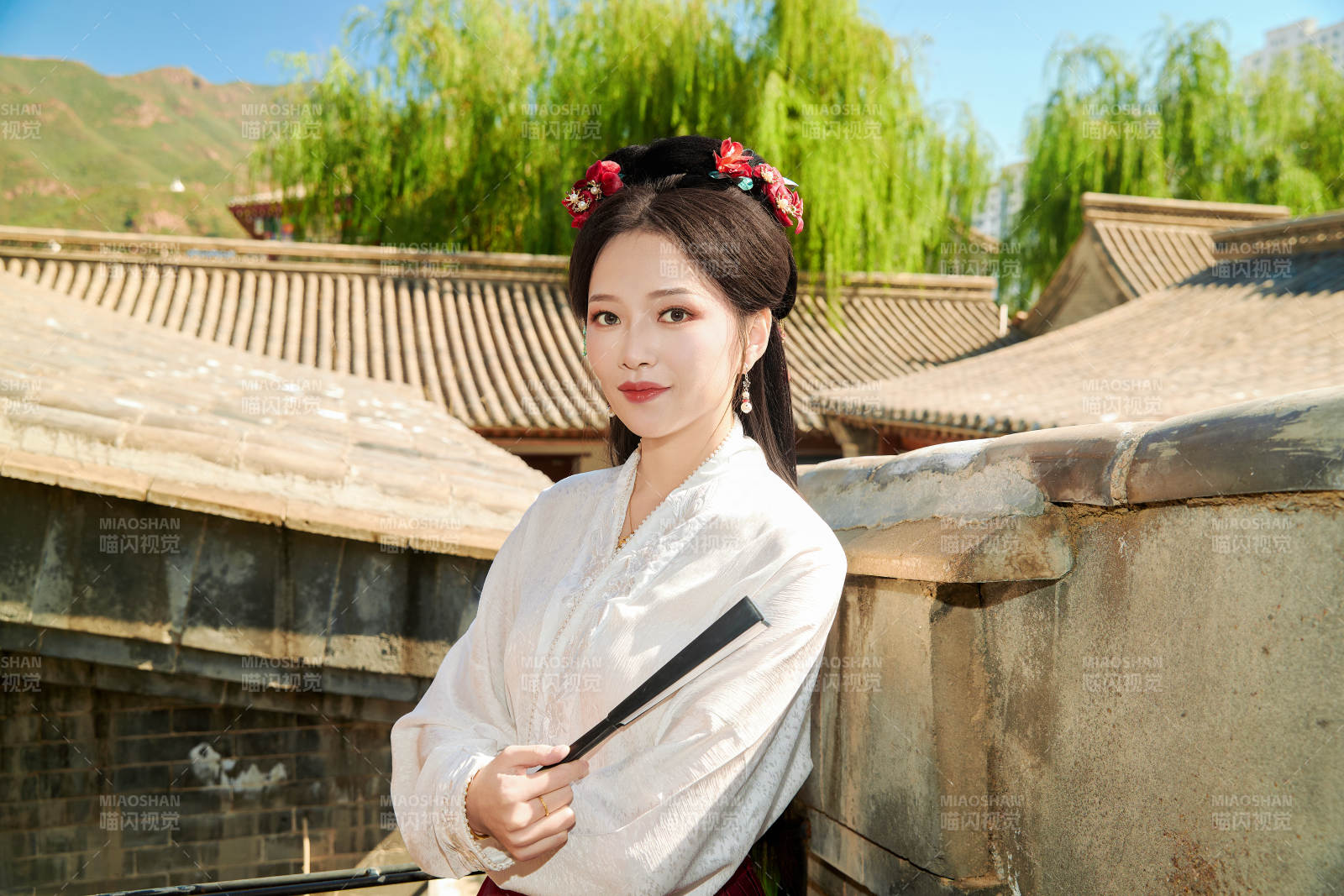 穿著中國漢族服飾馬面裙的東方女性