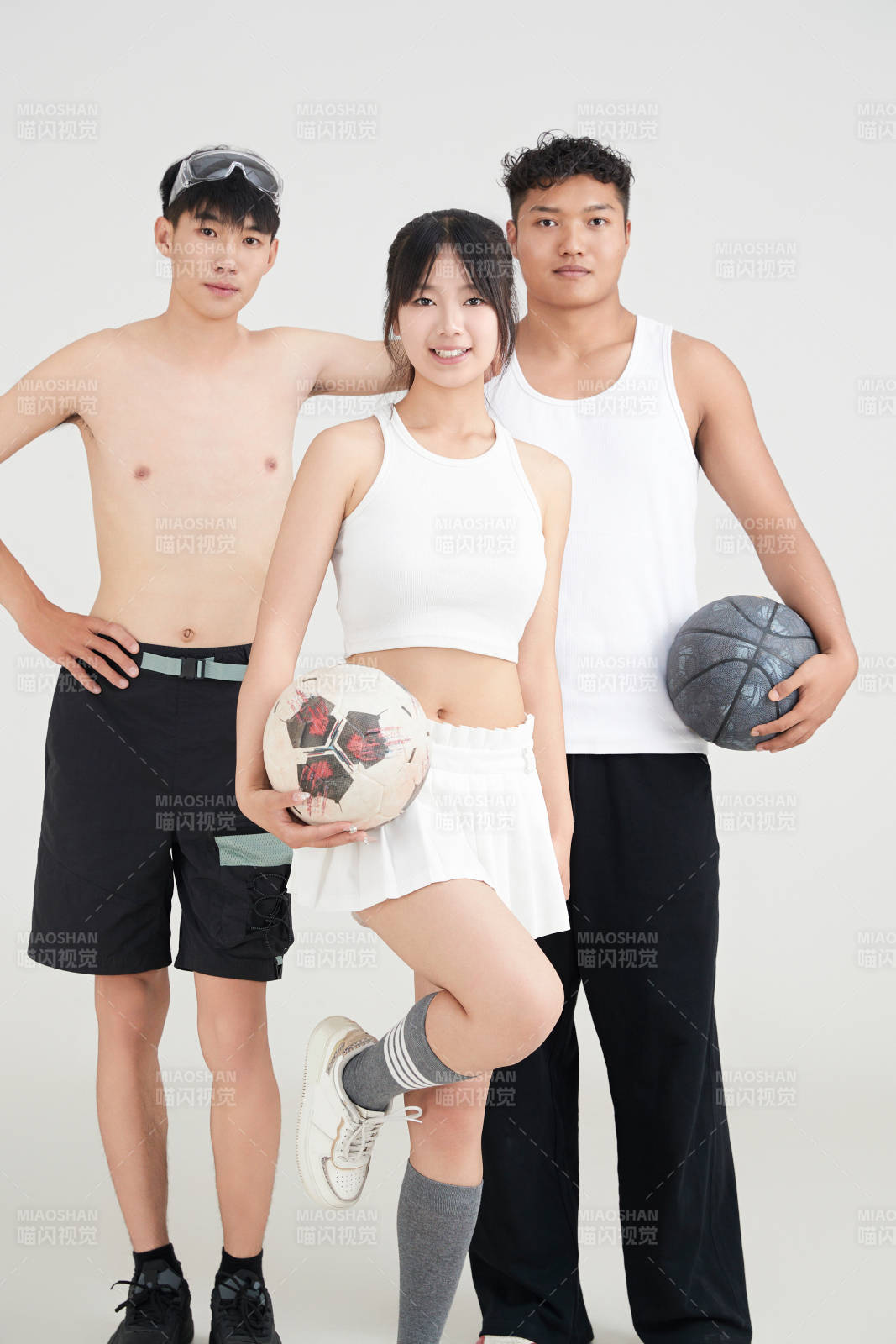 白色背景下的足球 游泳 籃球 運動員形象