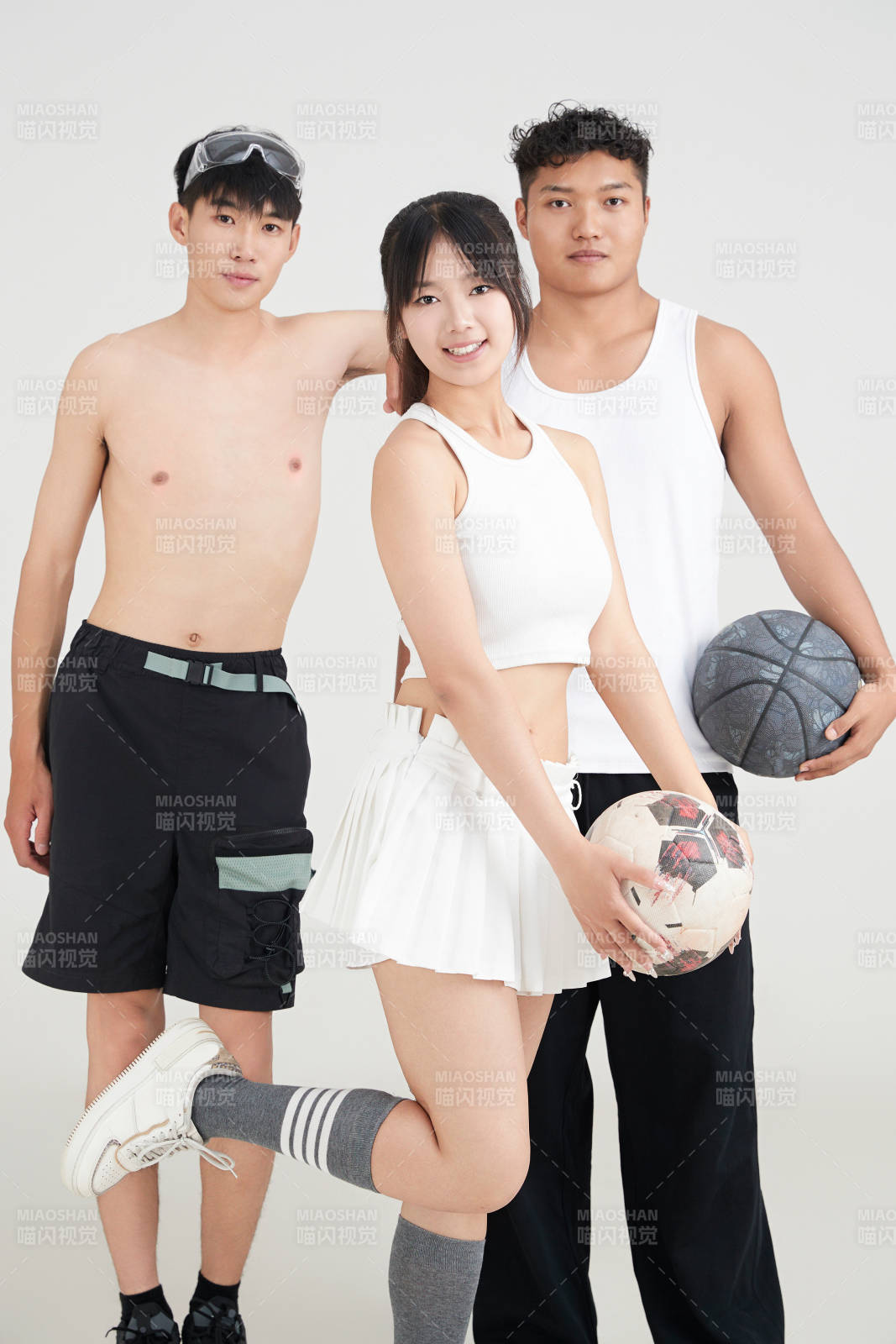 白色背景下的足球 游泳 籃球 運動員形象