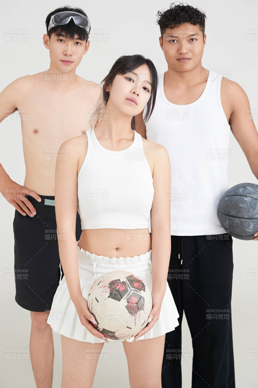 白色背景下的足球 游泳 籃球 運(yùn)動(dòng)員形象