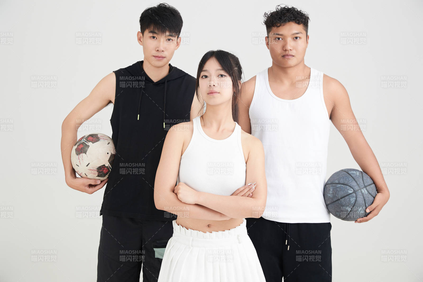 白色背景下的足球 游泳 籃球 運動員形象