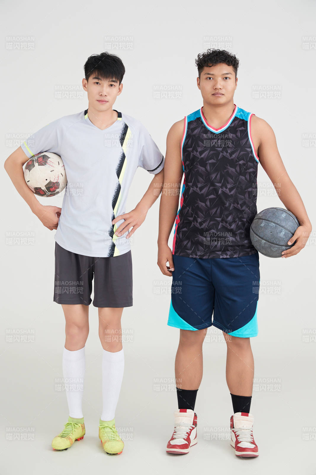 白色背景下的足球 籃球 運動員形象