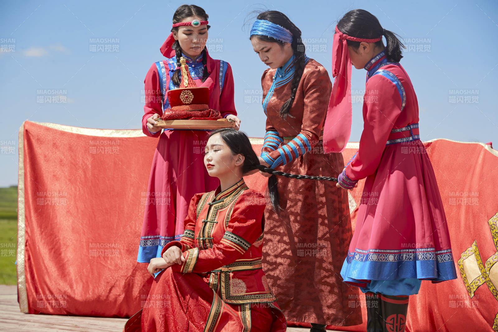 草原上的傳統蒙古族婚禮儀式