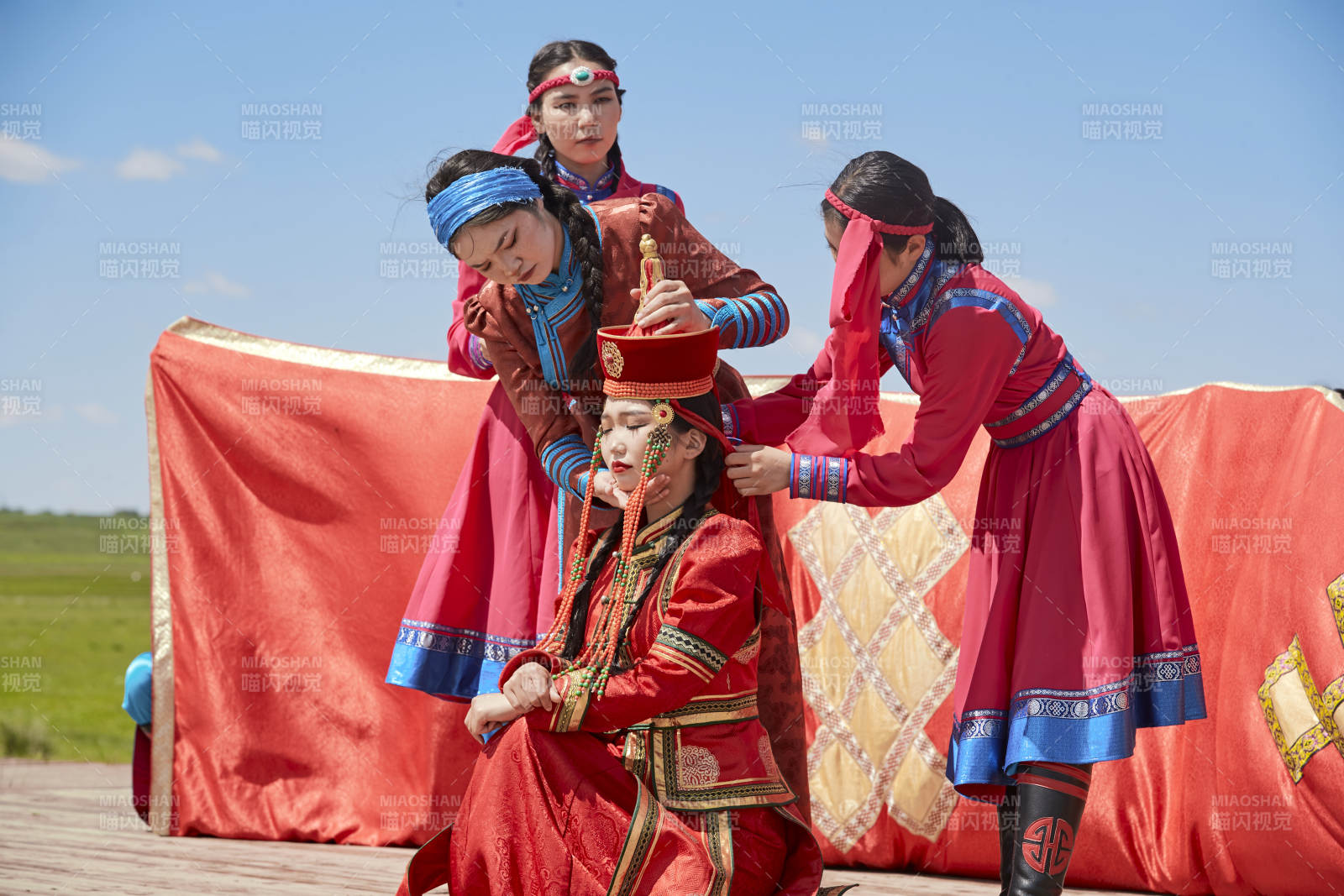 草原上的傳統(tǒng)蒙古族婚禮儀式