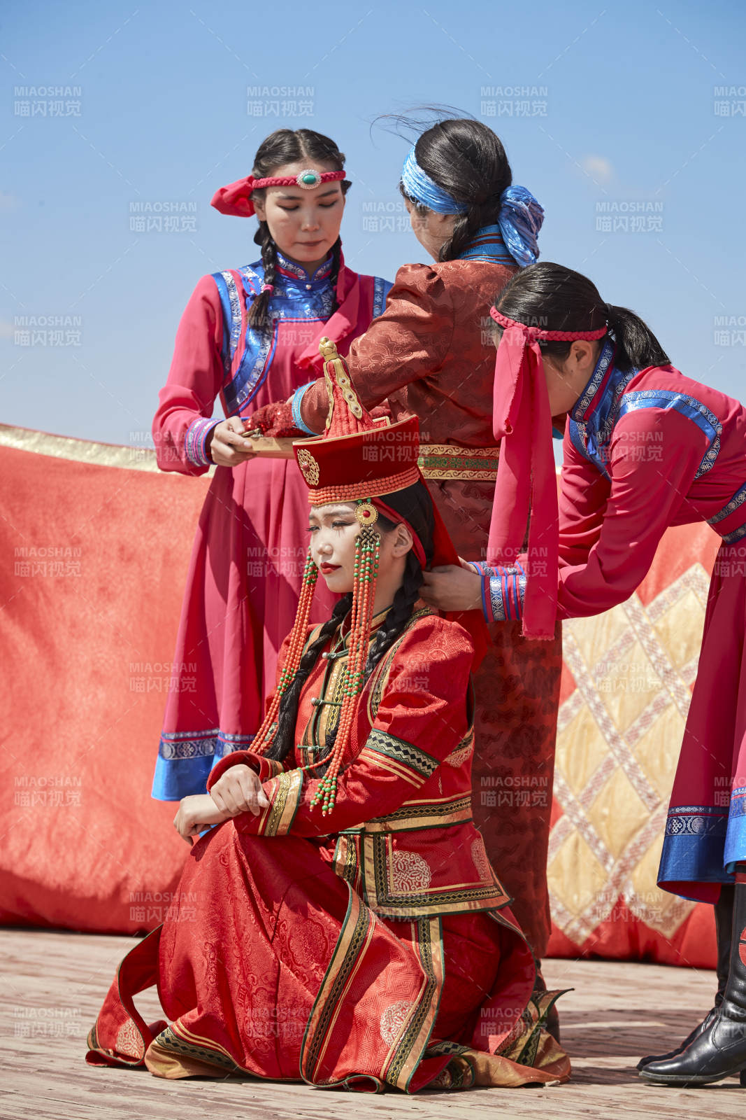 草原上的傳統(tǒng)蒙古族婚禮儀式