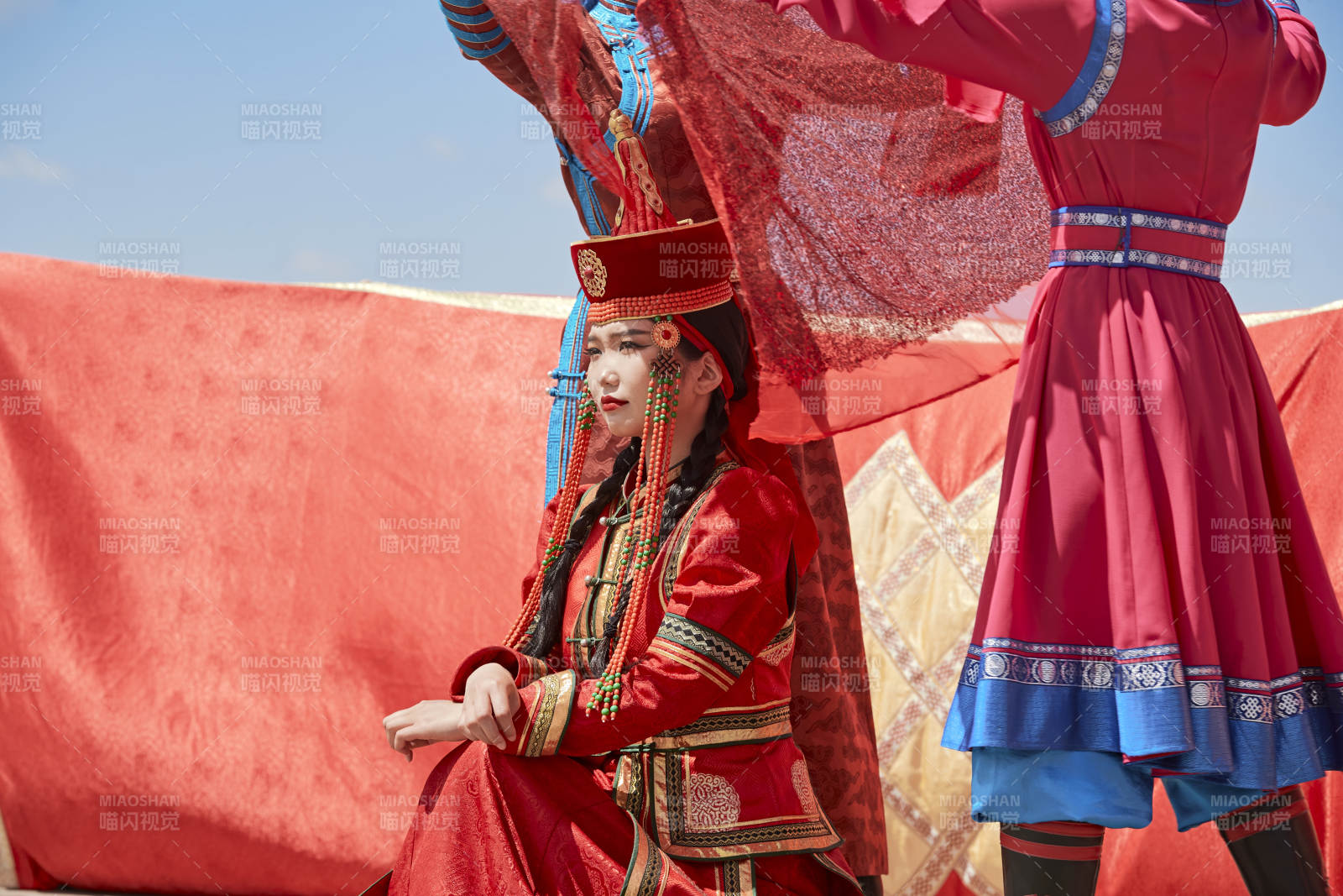 草原上的傳統蒙古族婚禮儀式