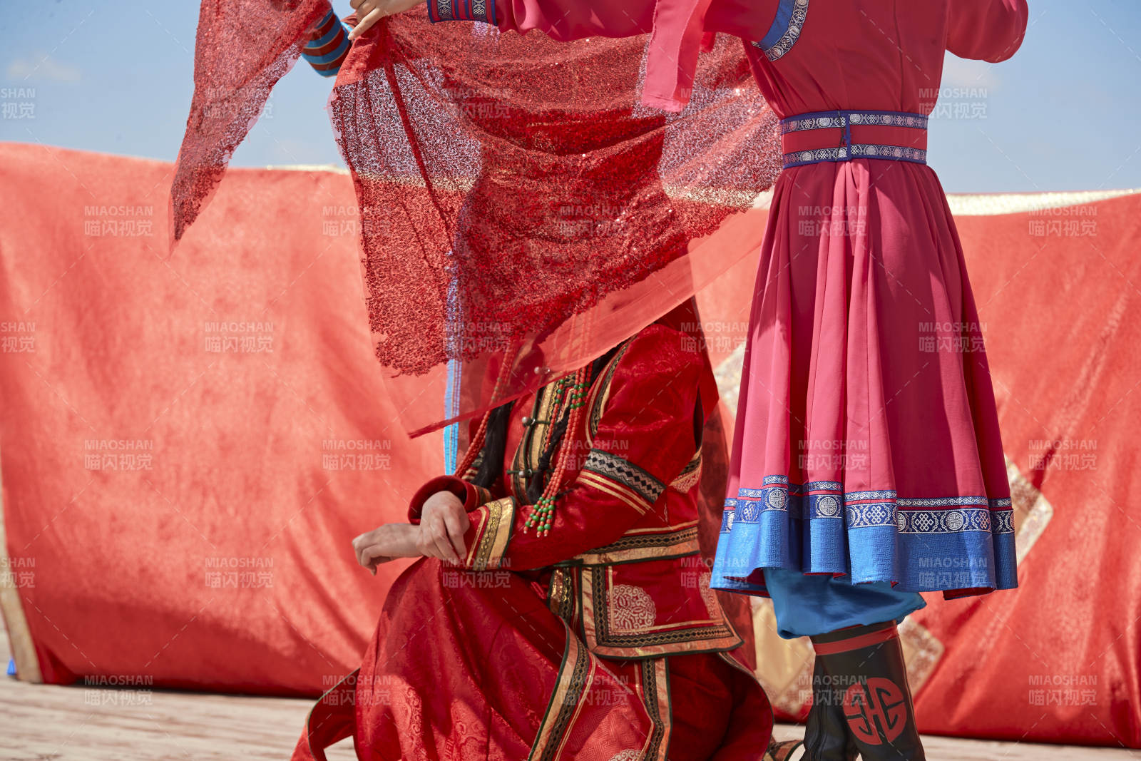 草原上的傳統蒙古族婚禮儀式