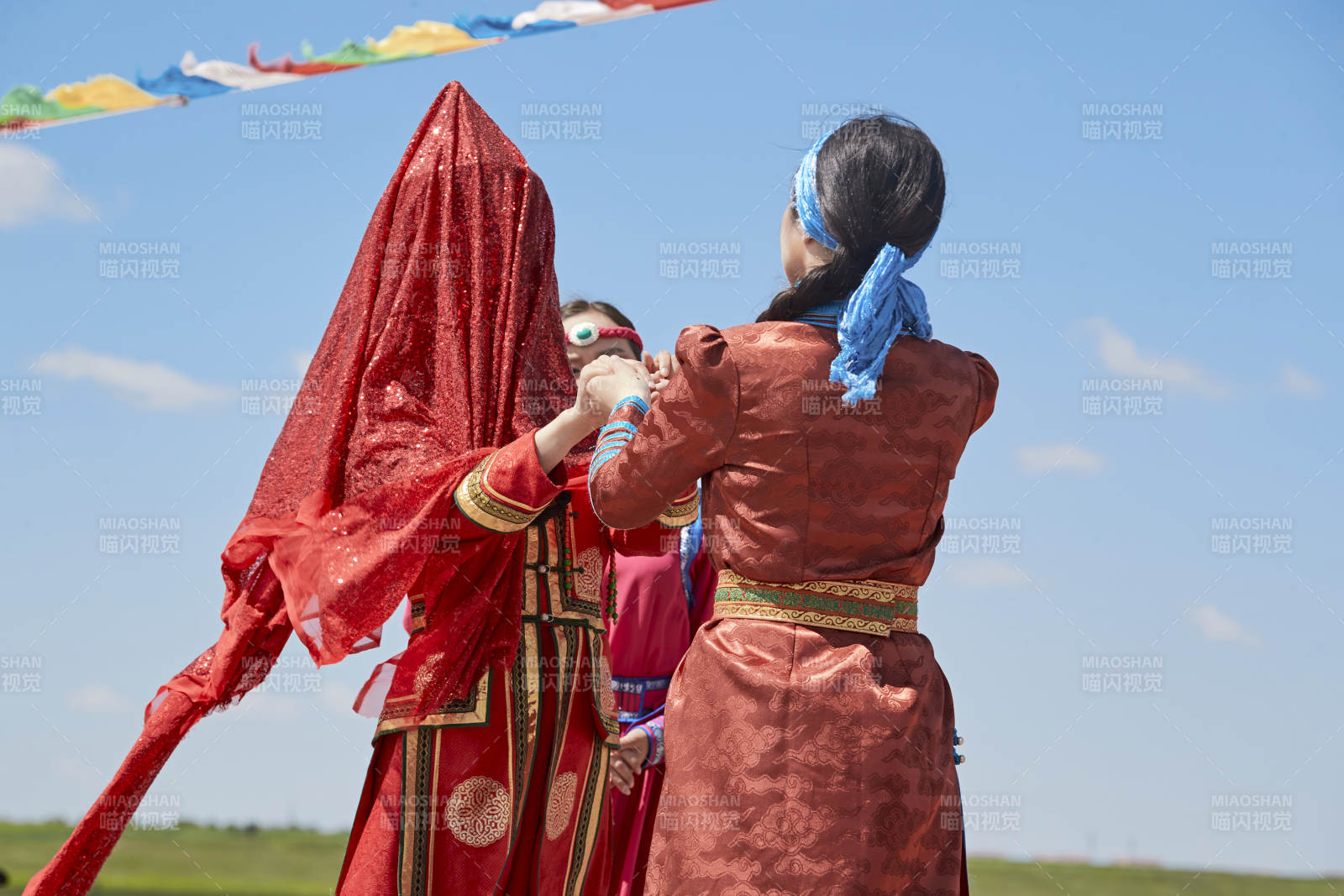 草原上的傳統蒙古族婚禮儀式