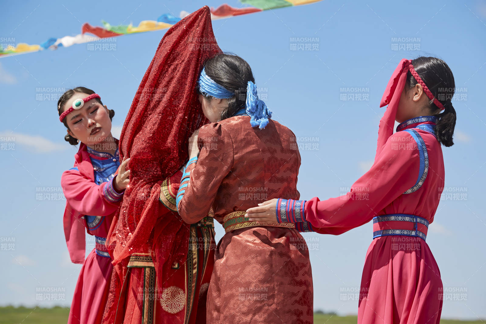 草原上的傳統蒙古族婚禮儀式