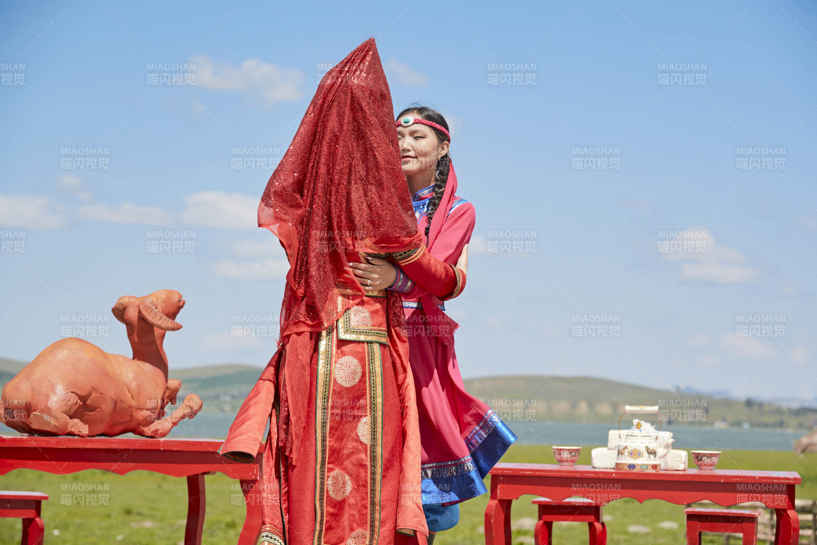 草原上的傳統蒙古族婚禮儀式