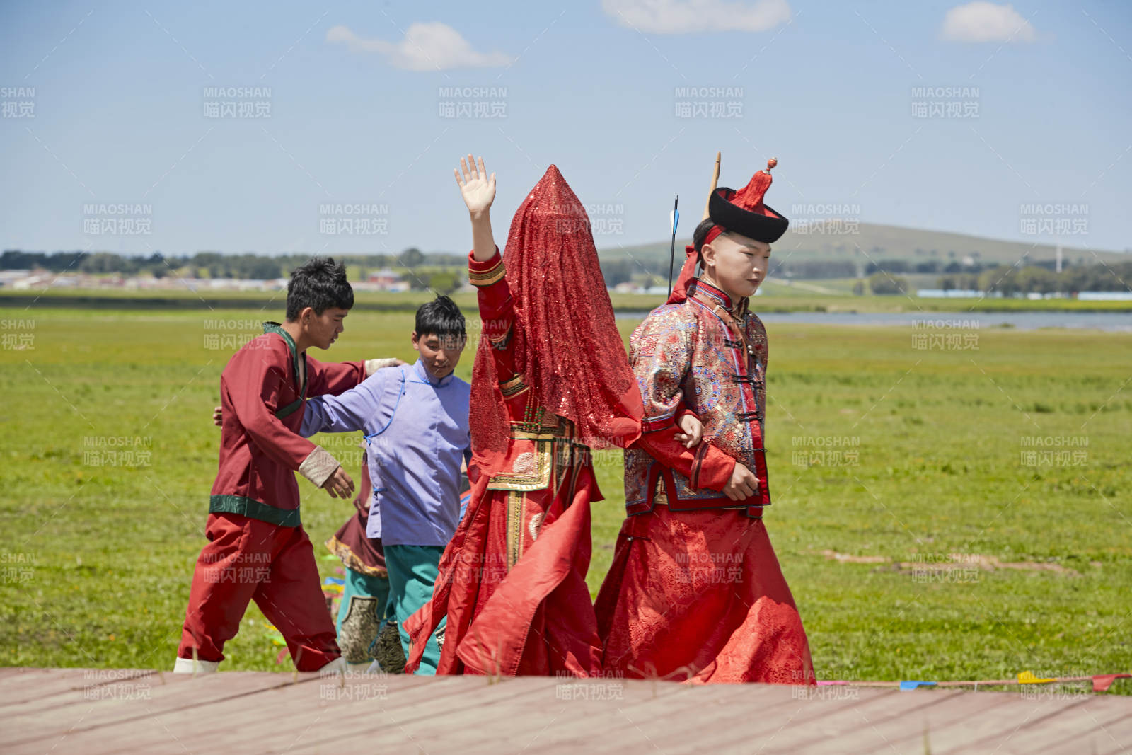 草原上的傳統蒙古族婚禮儀式