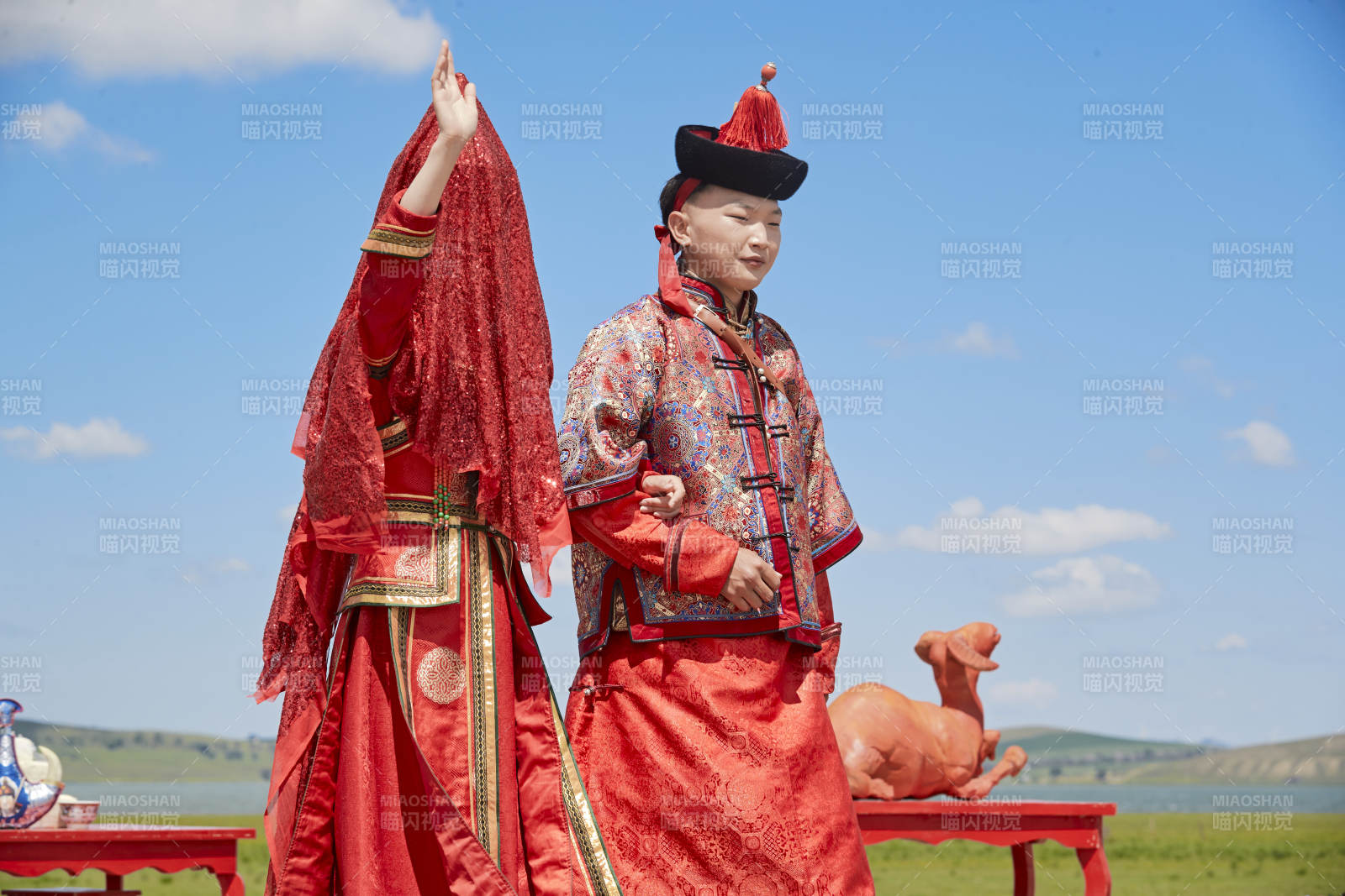 草原上的傳統蒙古族婚禮儀式