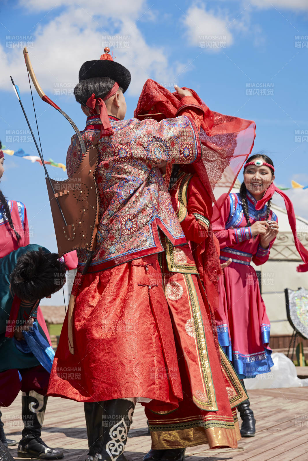 草原上的傳統(tǒng)蒙古族婚禮儀式