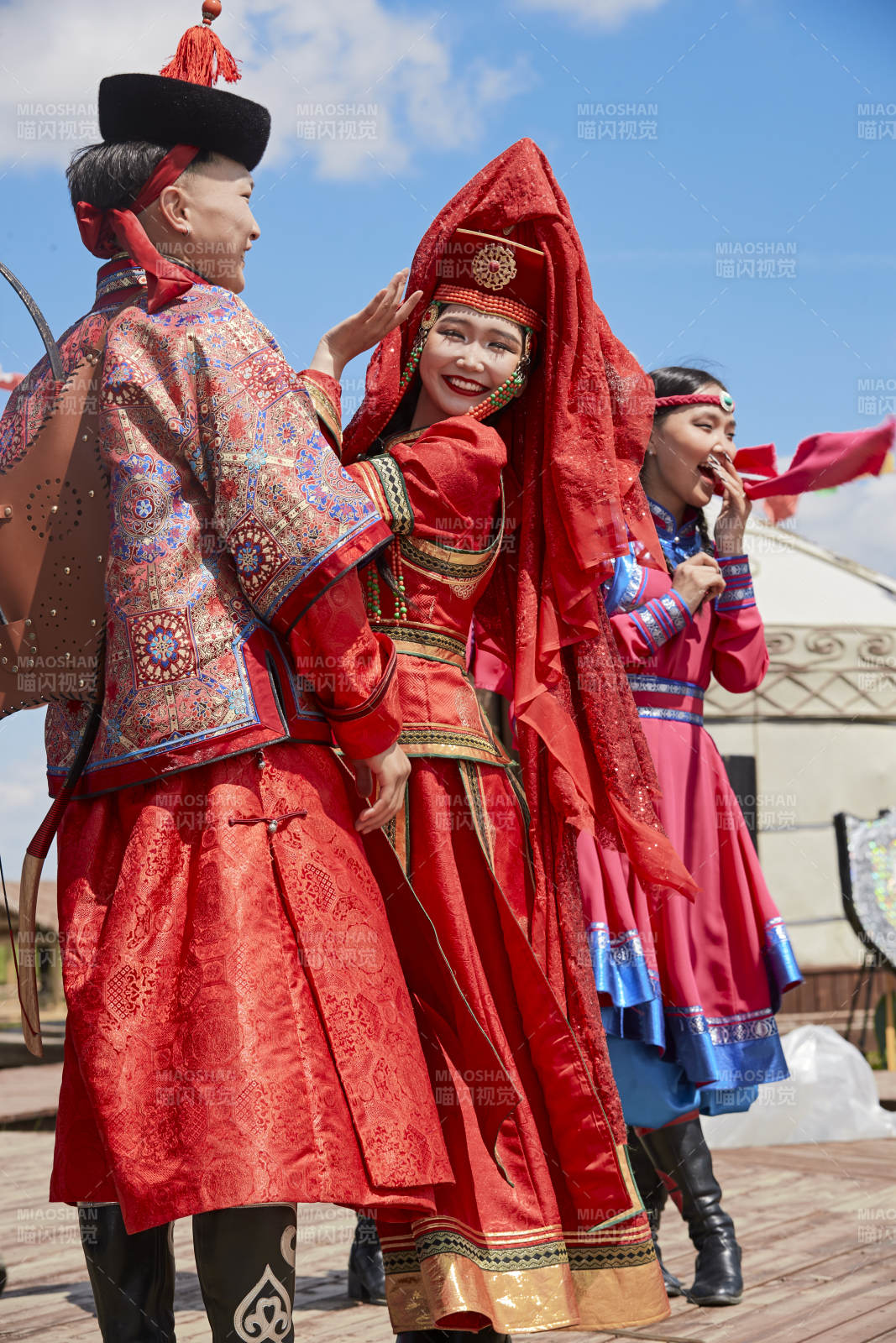 草原上的傳統蒙古族婚禮儀式