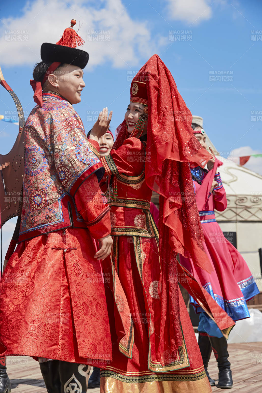 草原上的傳統蒙古族婚禮儀式