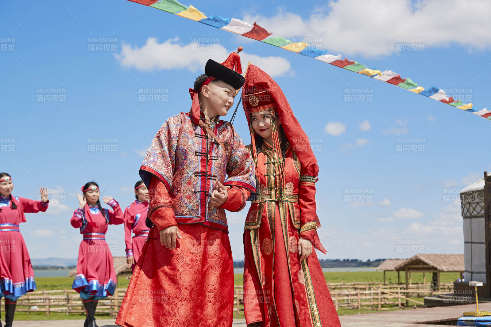 草原上的傳統蒙古族婚禮儀式