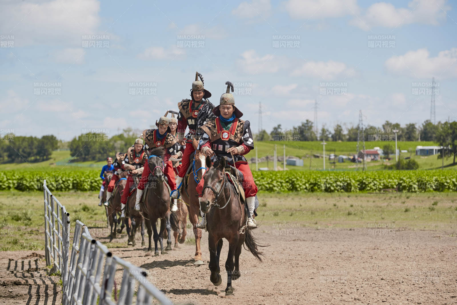 河北省沽源縣庫倫淖爾景區(qū)的蒙古馬術表演