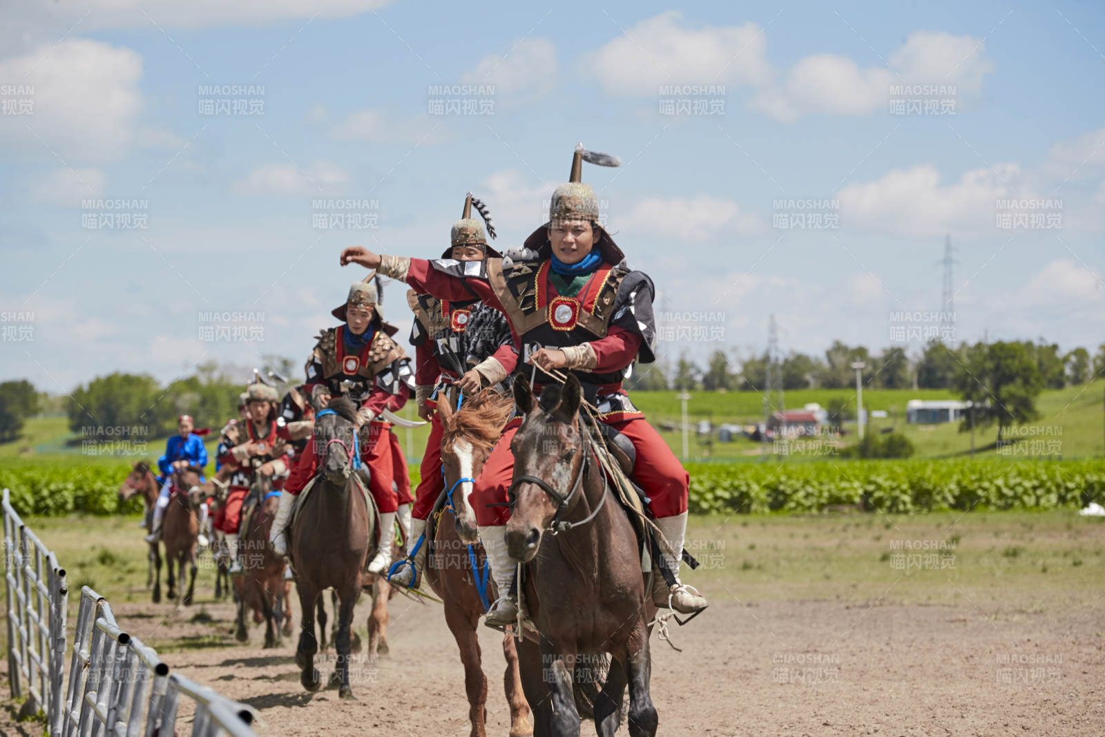 河北省沽源縣庫倫淖爾景區的蒙古馬術表演