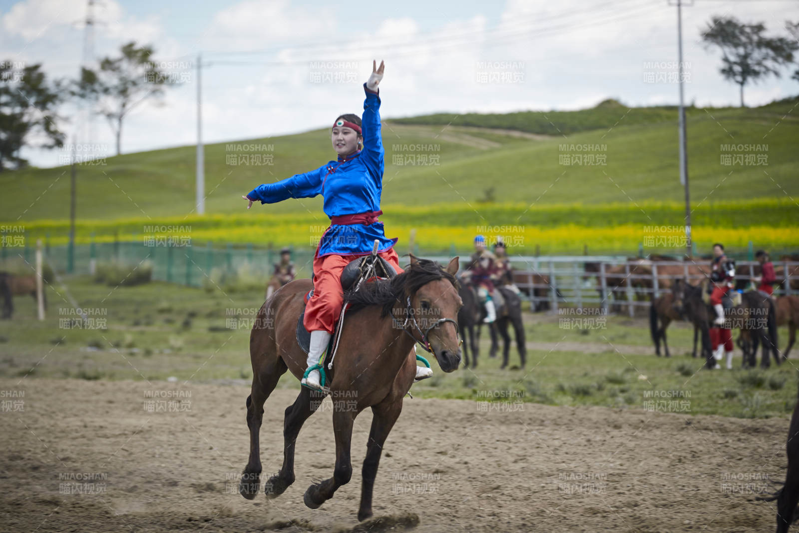 河北省沽源縣庫倫淖爾景區的蒙古馬術表演