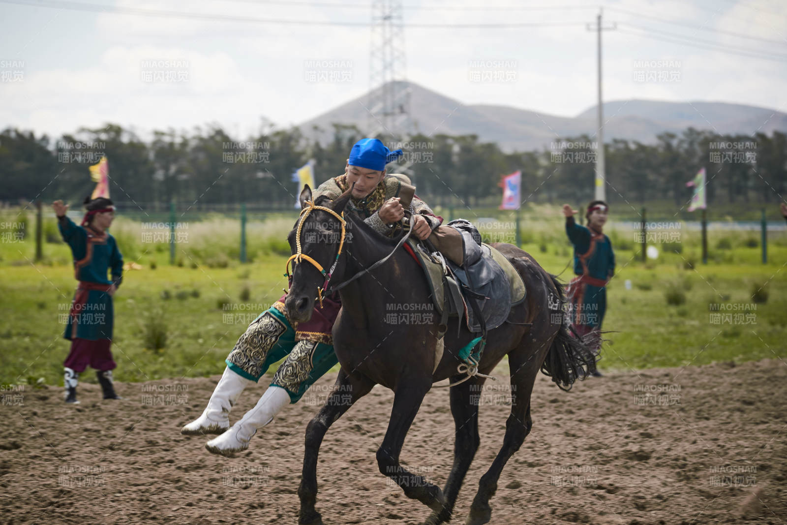 河北省沽源縣庫倫淖爾景區的蒙古馬術表演