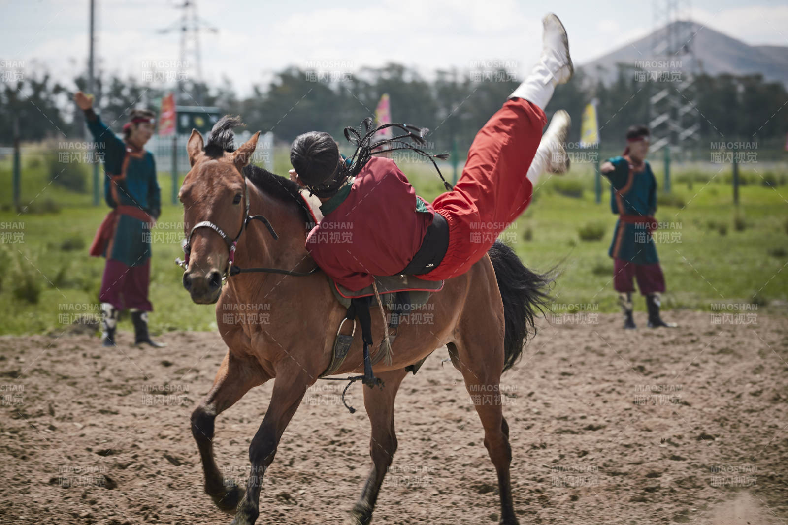 河北省沽源縣庫倫淖爾景區的蒙古馬術表演