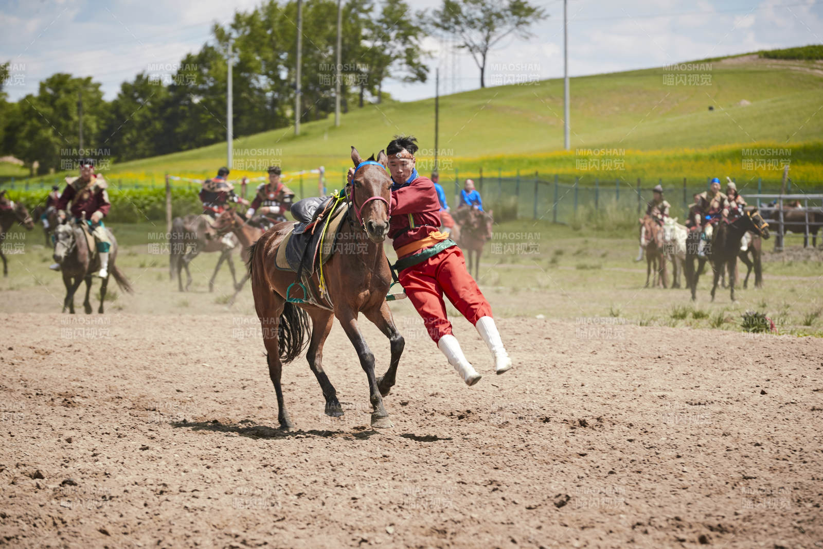 河北省沽源縣庫倫淖爾景區的蒙古馬術表演