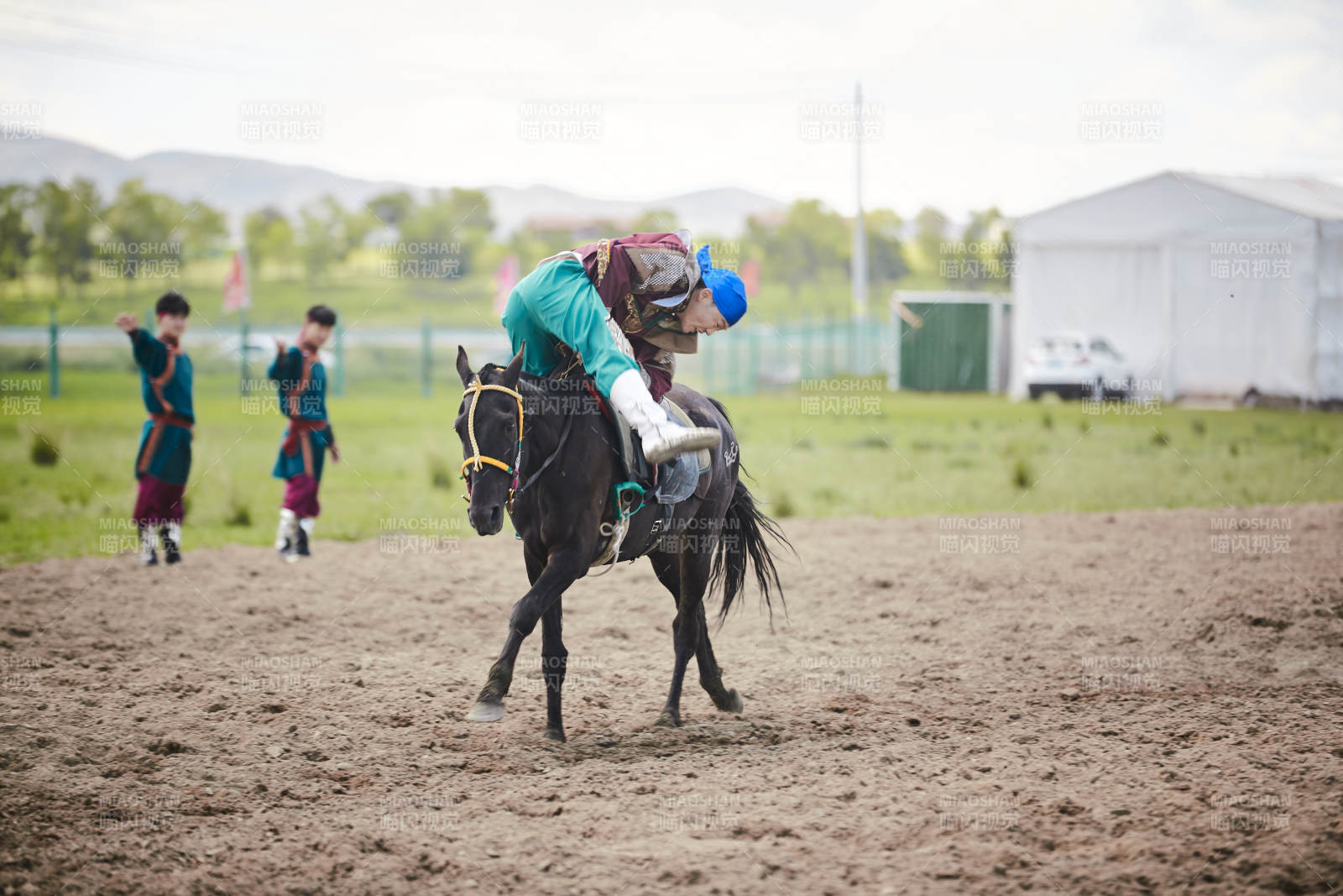 河北省沽源縣庫倫淖爾景區的蒙古馬術表演