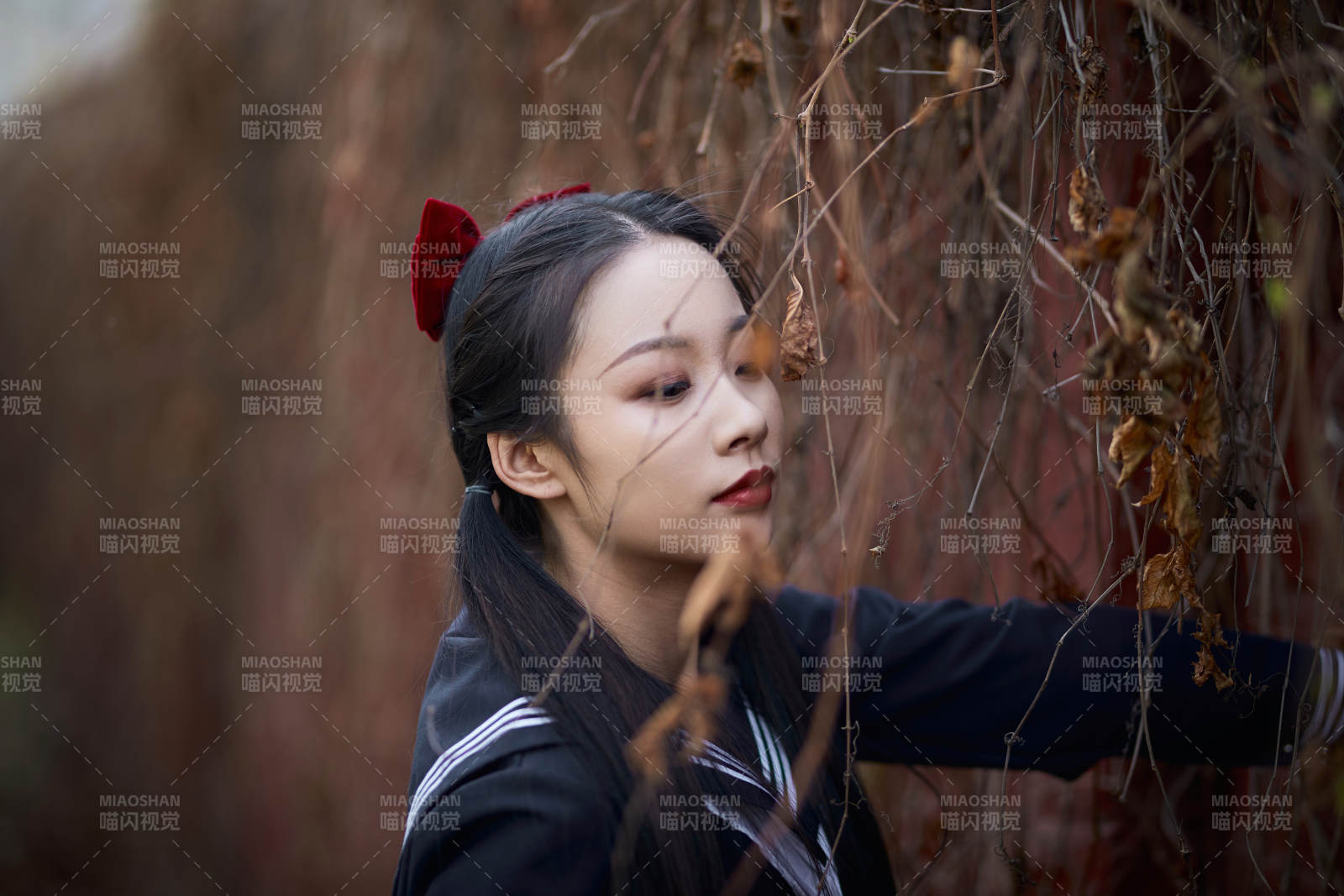 日系戶外公園穿jk校服的少女