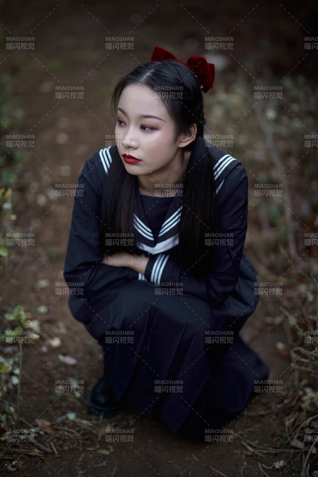 日系戶(hù)外公園穿jk校服的少女