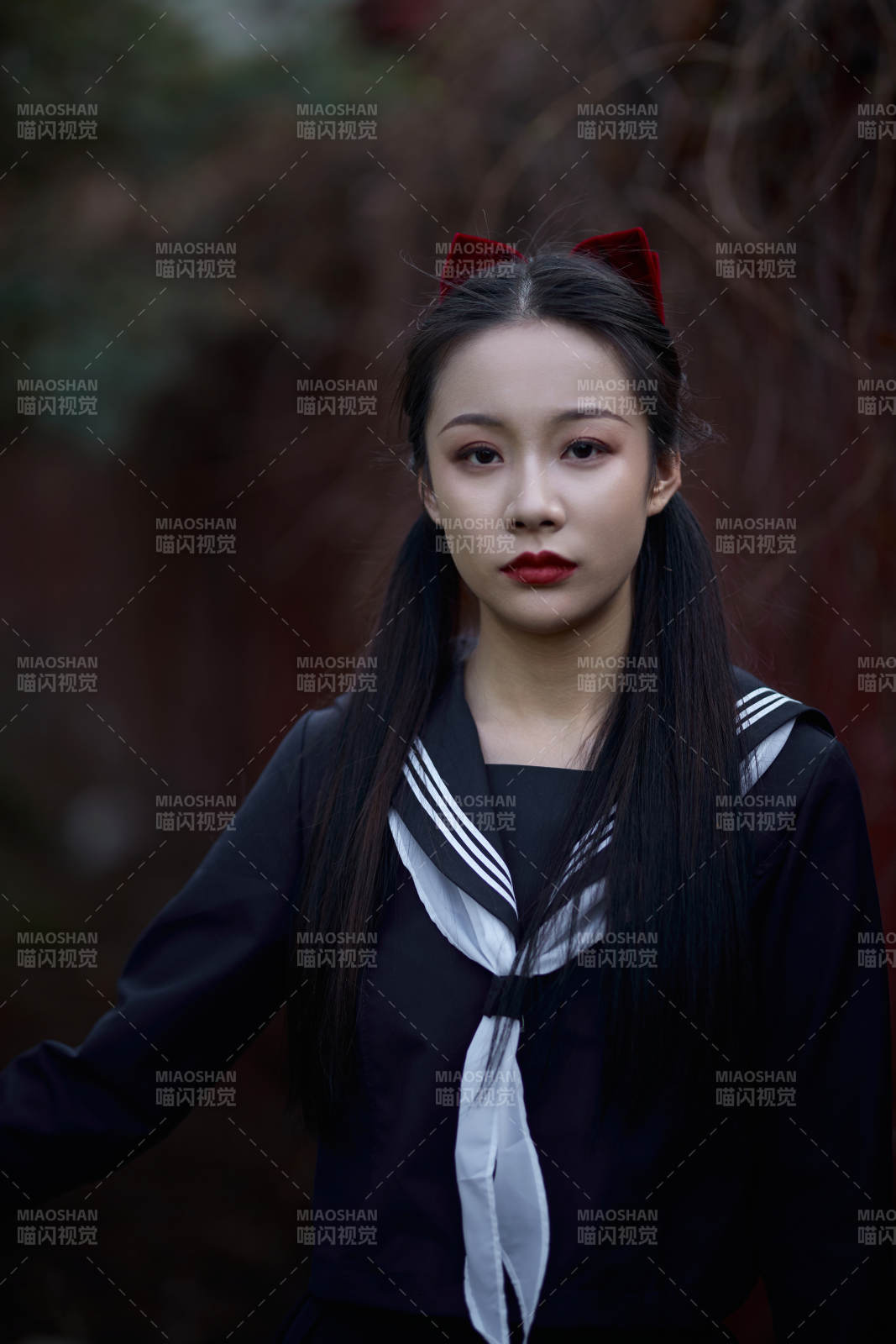 日系戶外公園穿jk校服的少女