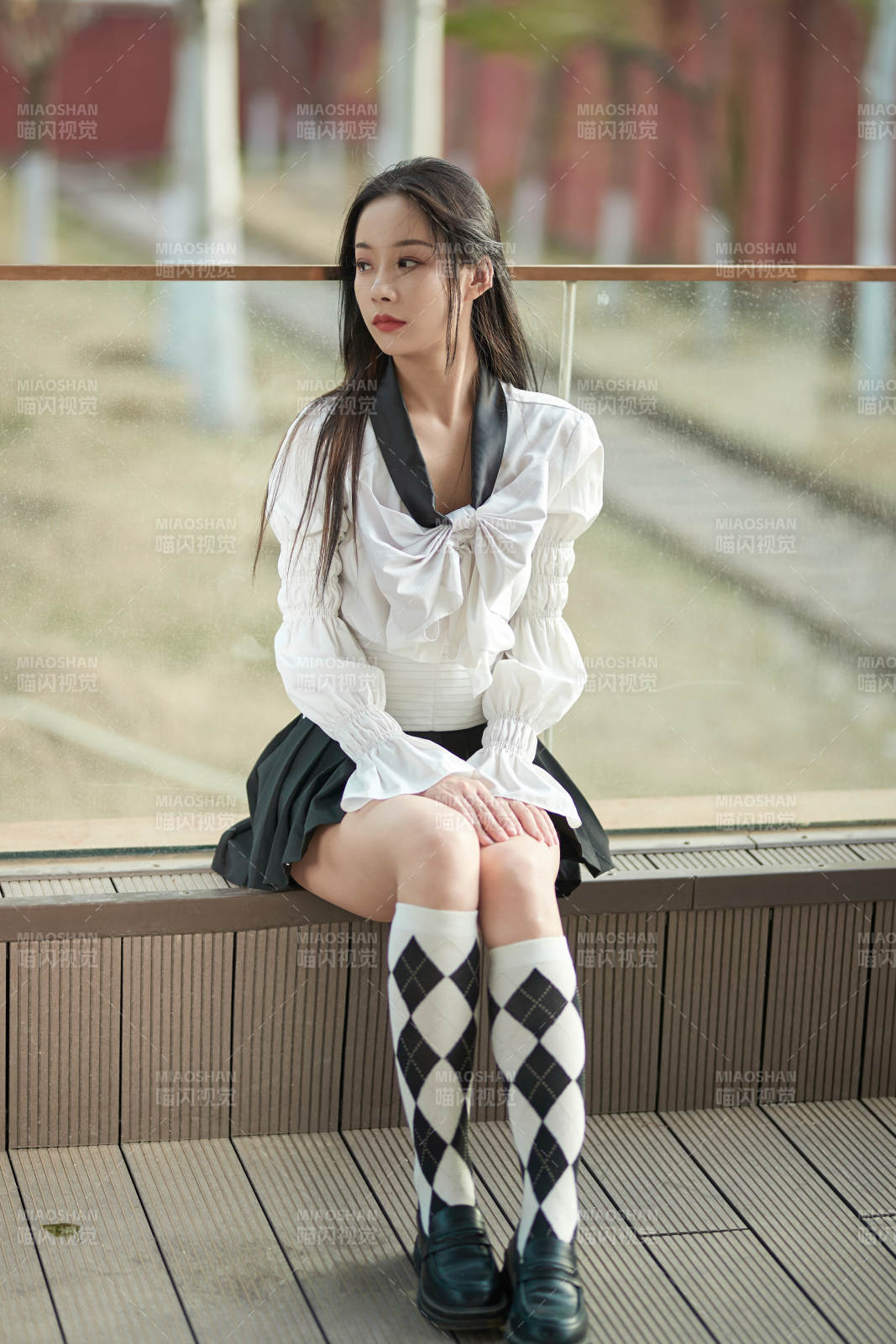 日系戶外公園穿jk校服的少女