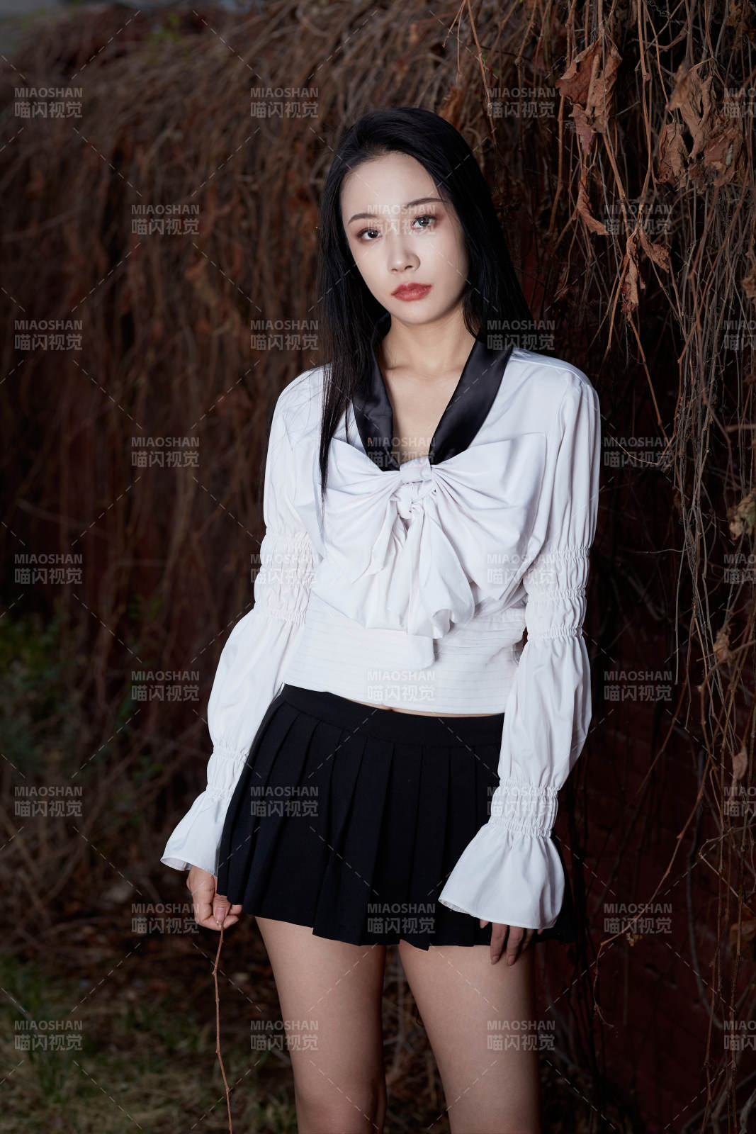 日系戶外公園穿jk校服的少女