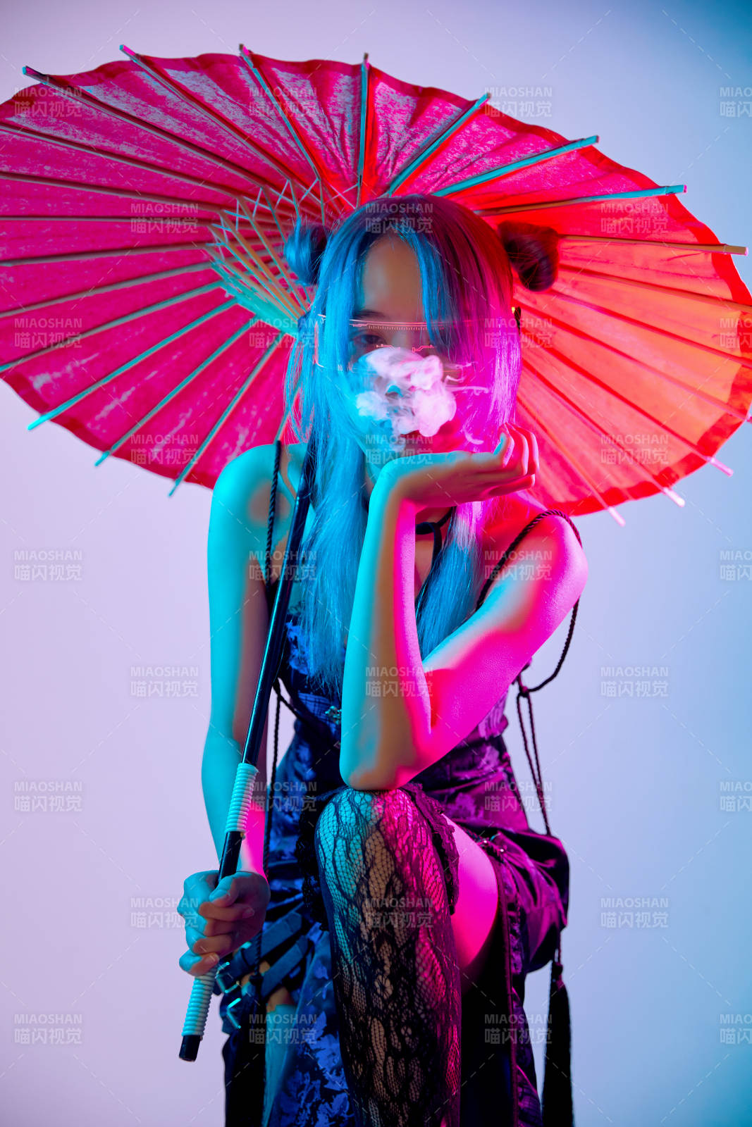 國潮風混搭賽博朋克風格的亞洲旗袍少女