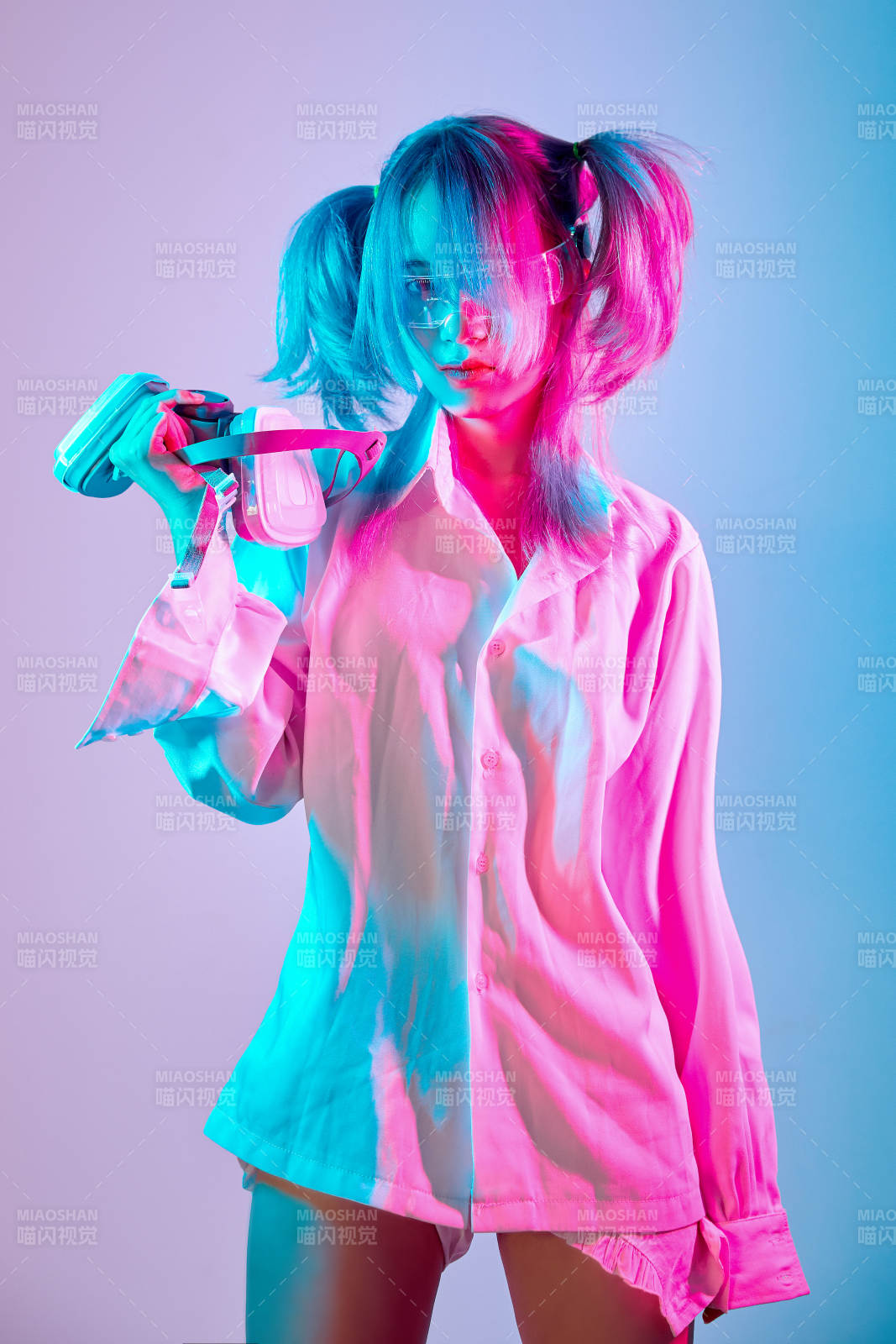 國潮風混搭賽博朋克風格的亞洲旗袍少女