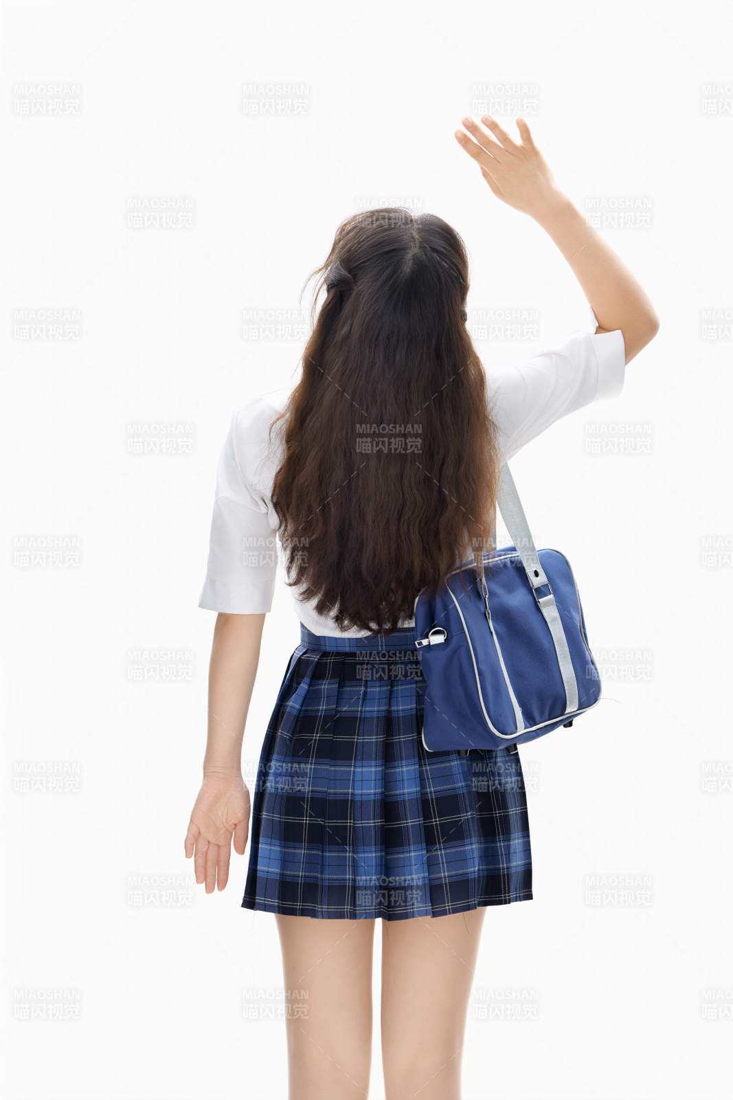 影棚拍摄的身穿高中制服的亚洲美丽少女