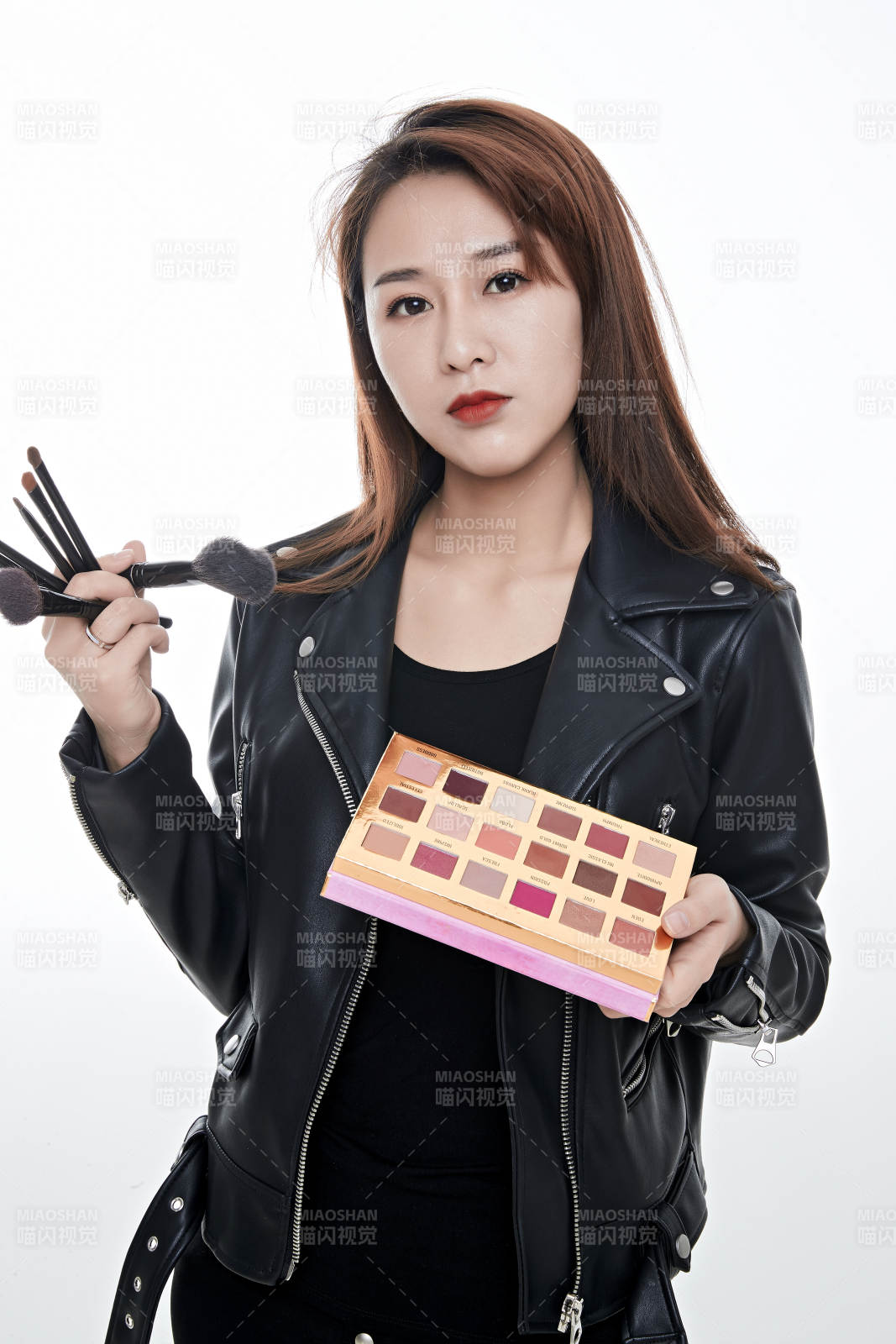 女性職業化妝師