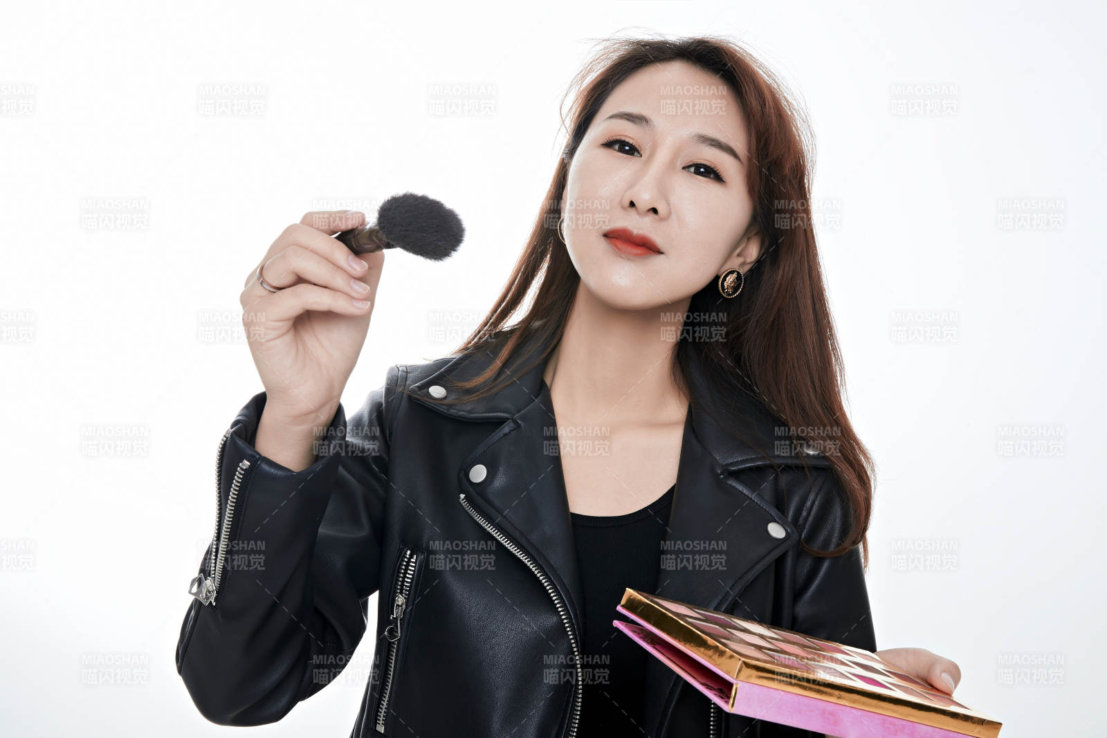 女性職業(yè)化妝師