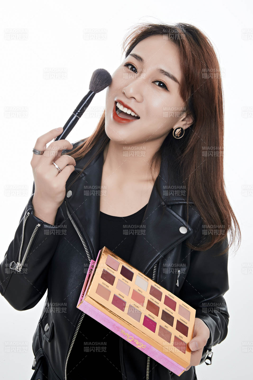 女性職業(yè)化妝師