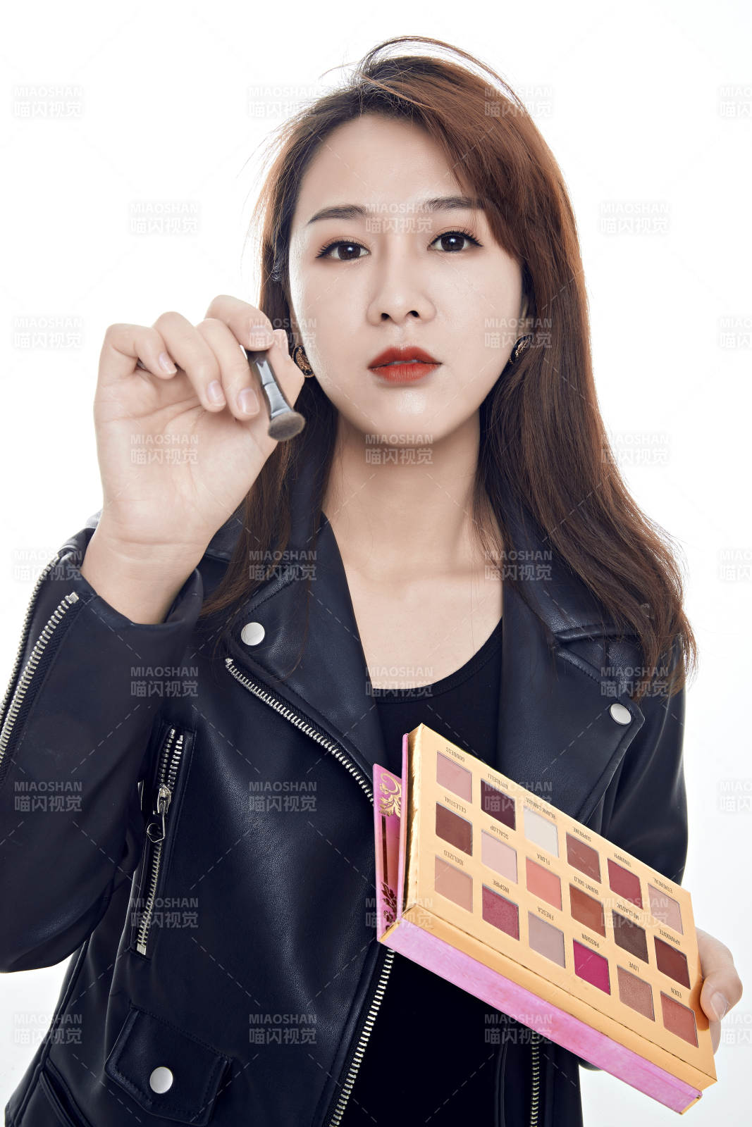 女性職業化妝師