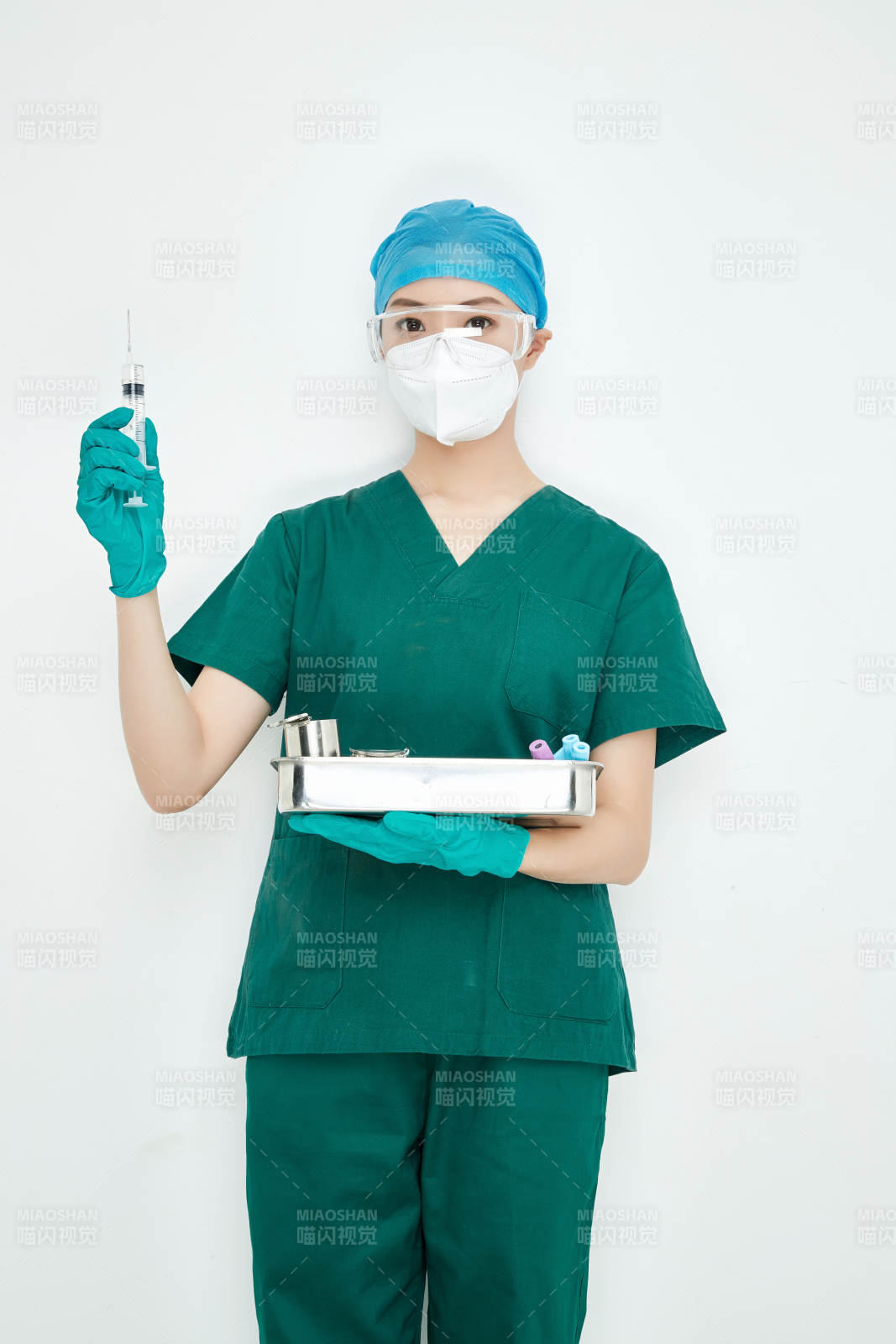 采集病例化驗檢測樣本的外科手術醫生