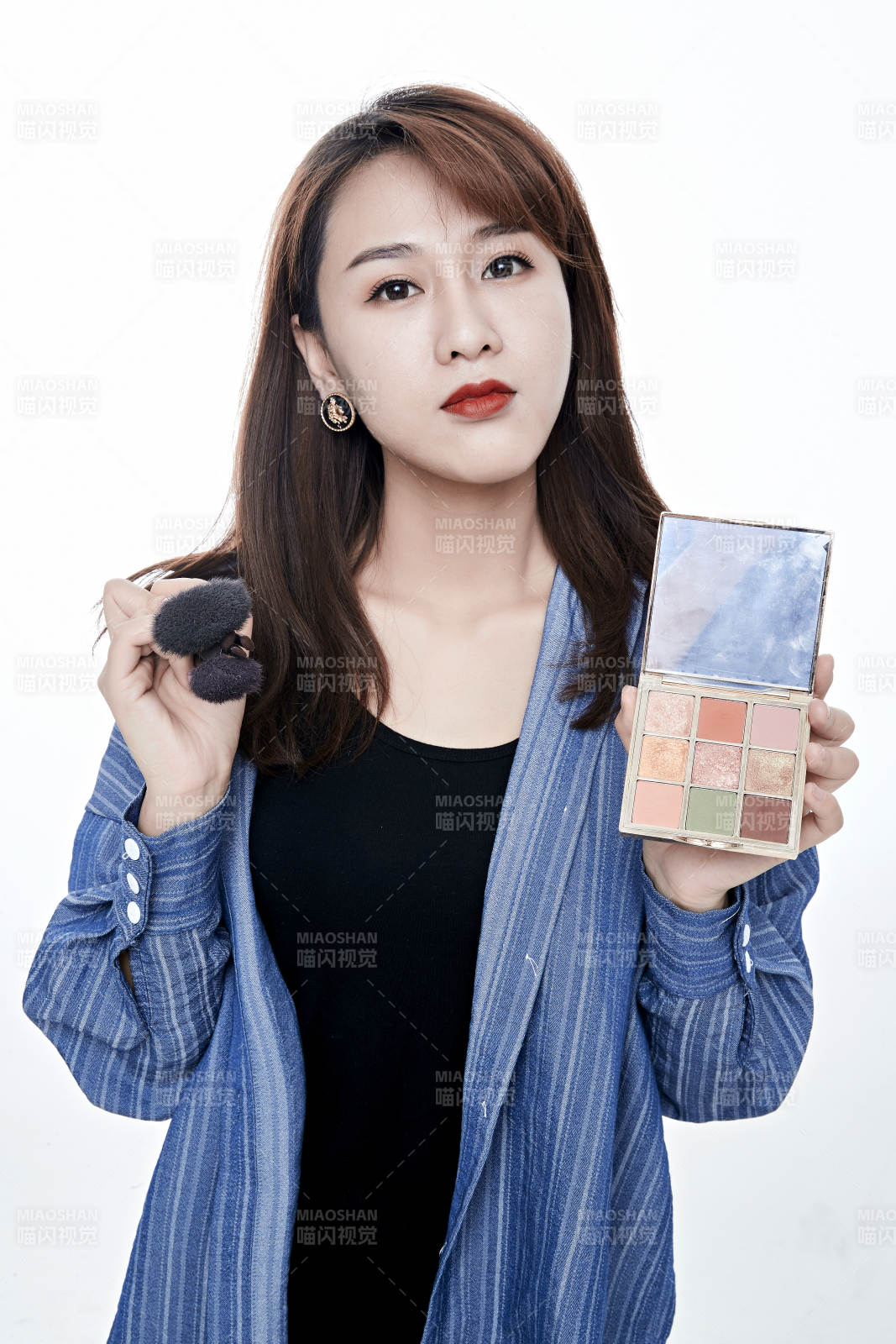 女性職業化妝師