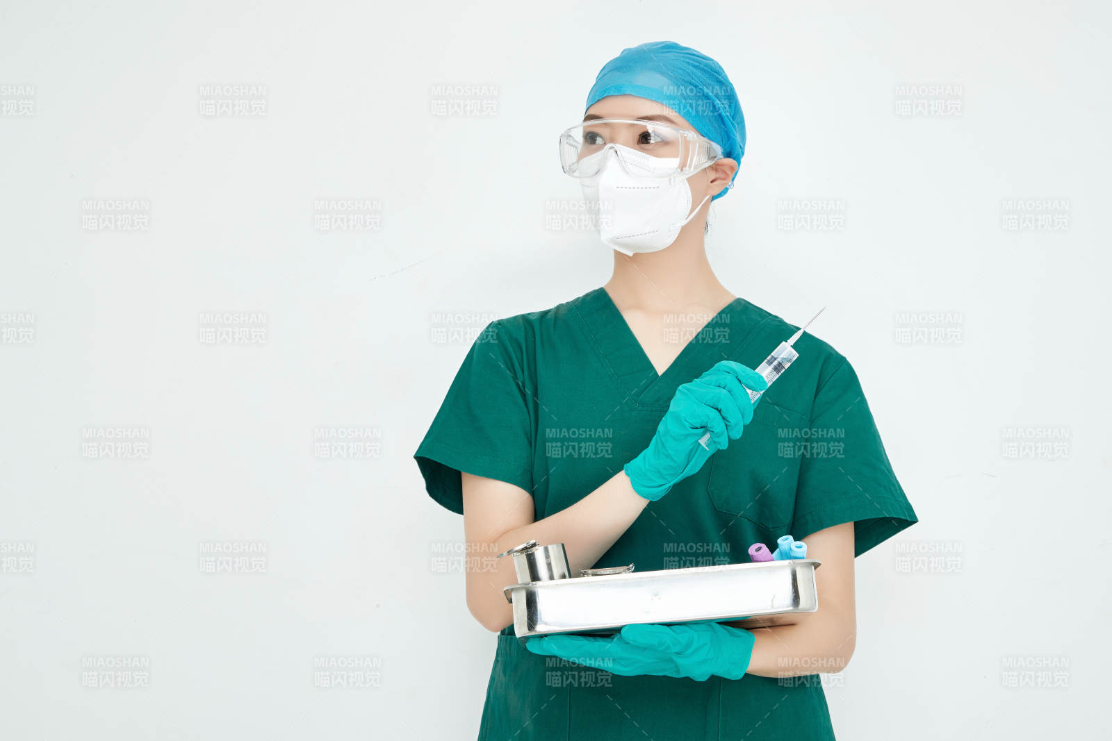 采集病例化驗檢測樣本的外科手術(shù)醫(yī)生