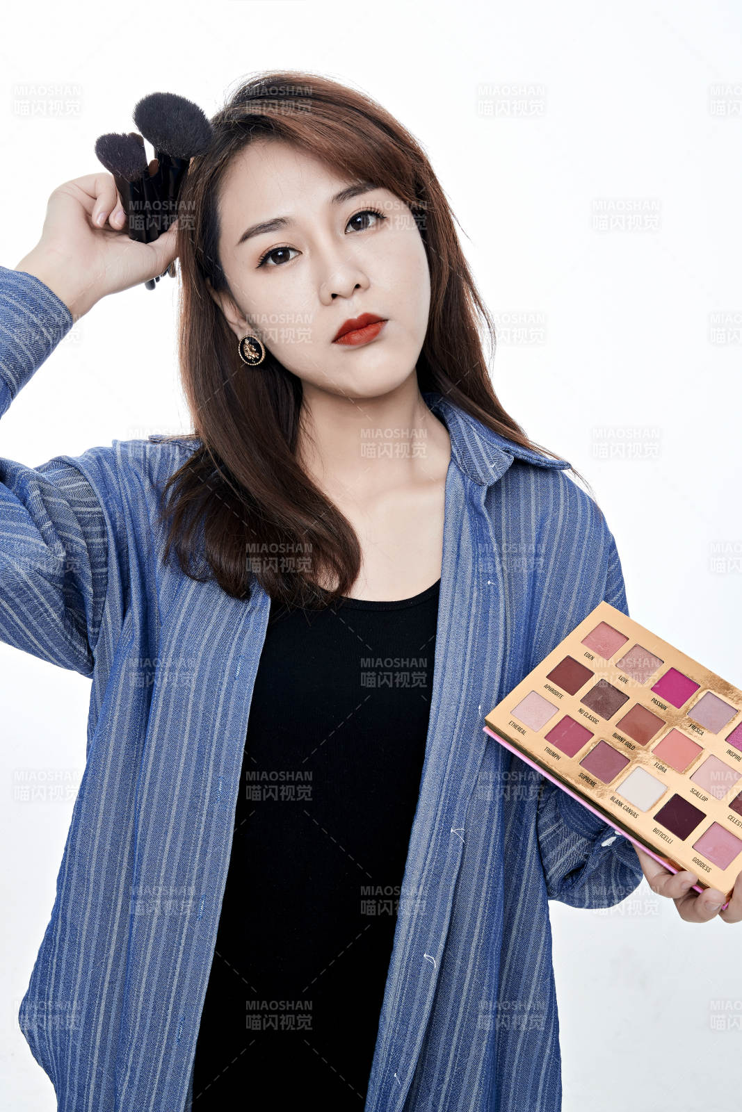 女性職業化妝師