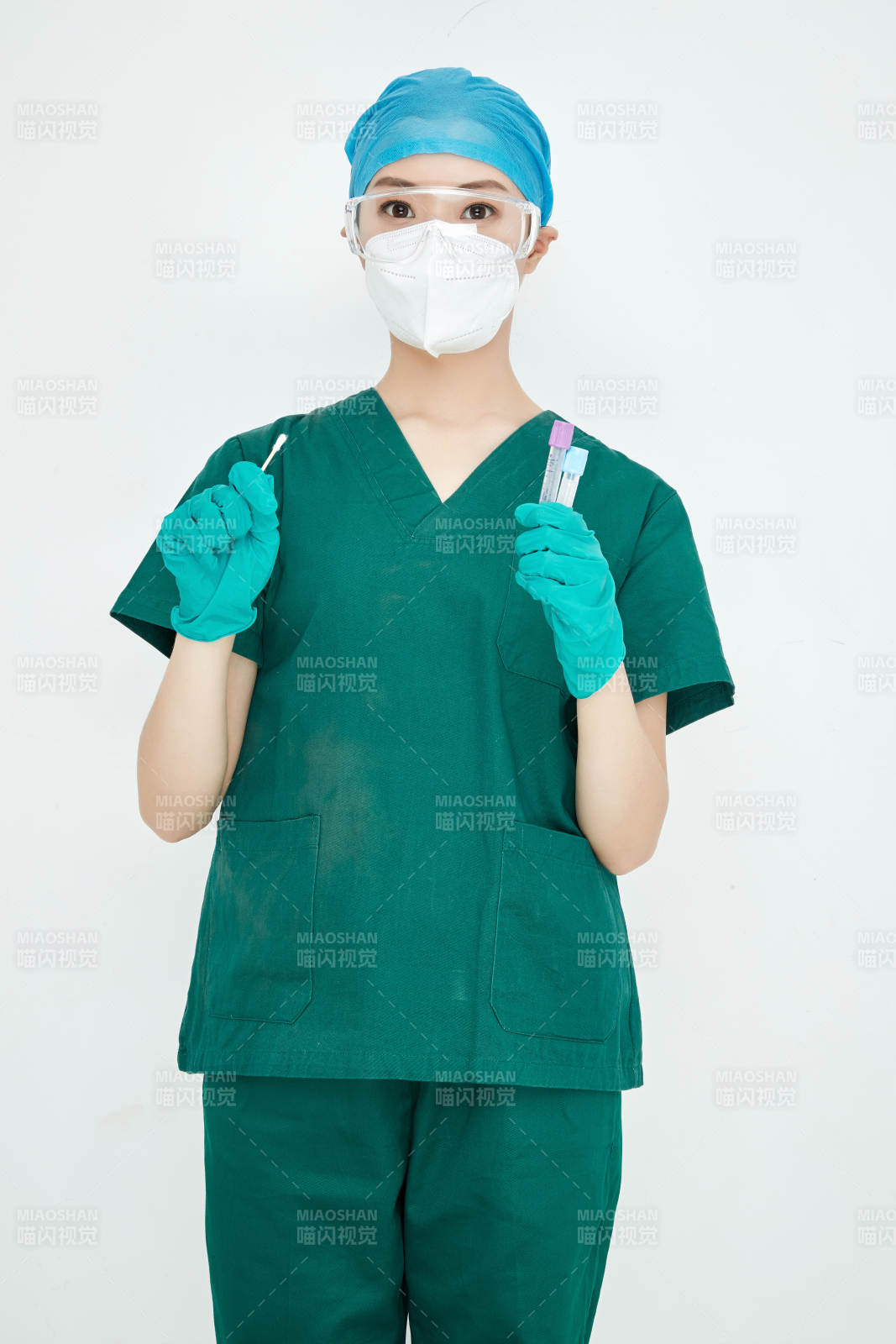 采集病例化驗檢測樣本的外科手術醫生